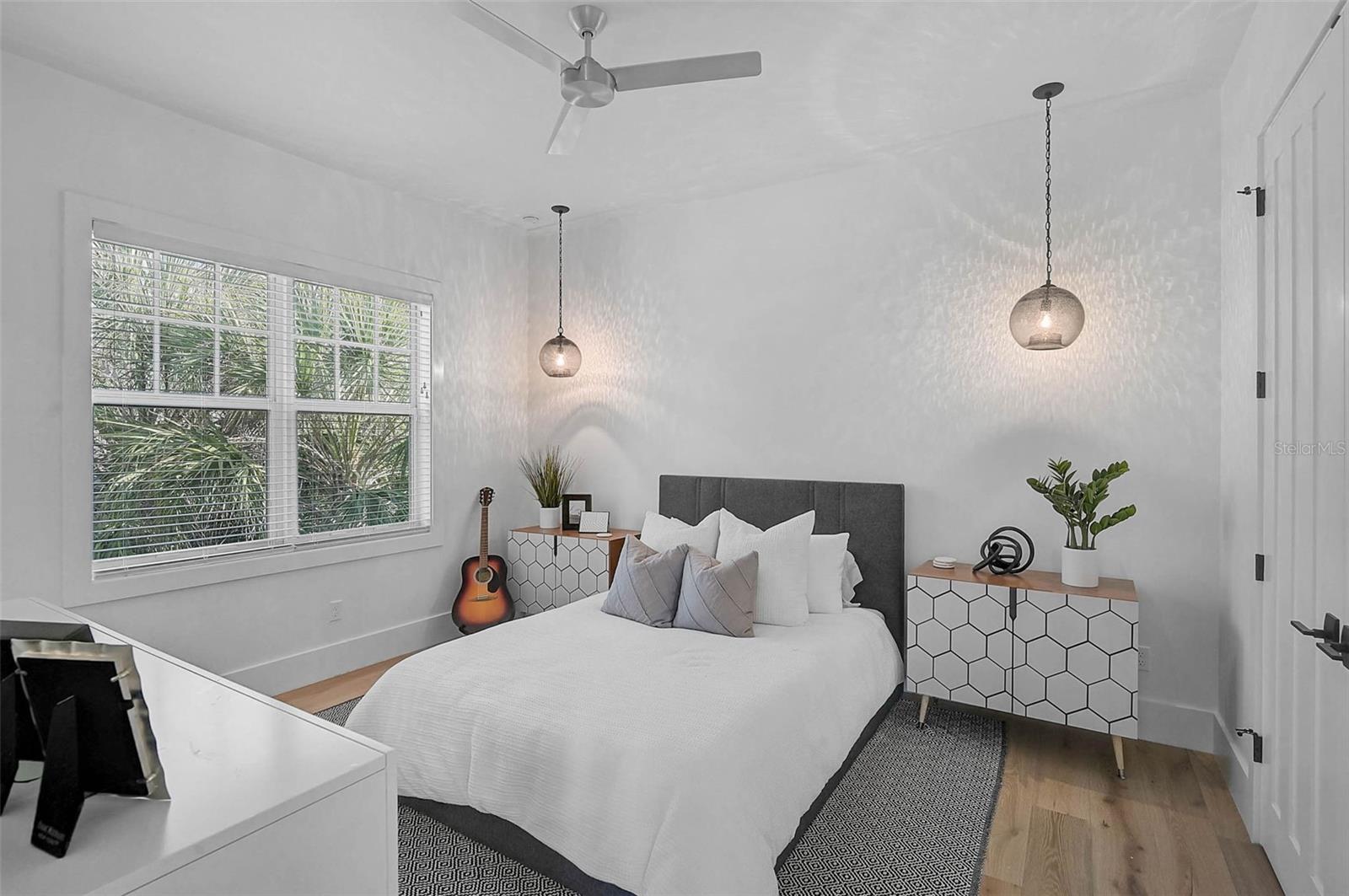 Image 30 of 67 For 5058 Windward Avenue