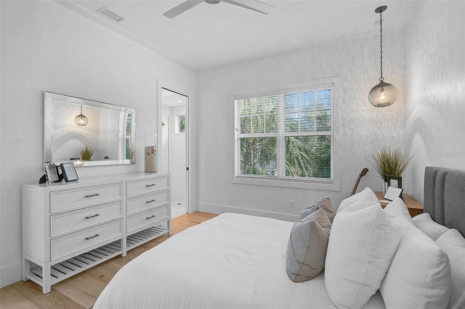 Image 31 of 67 For 5058 Windward Avenue