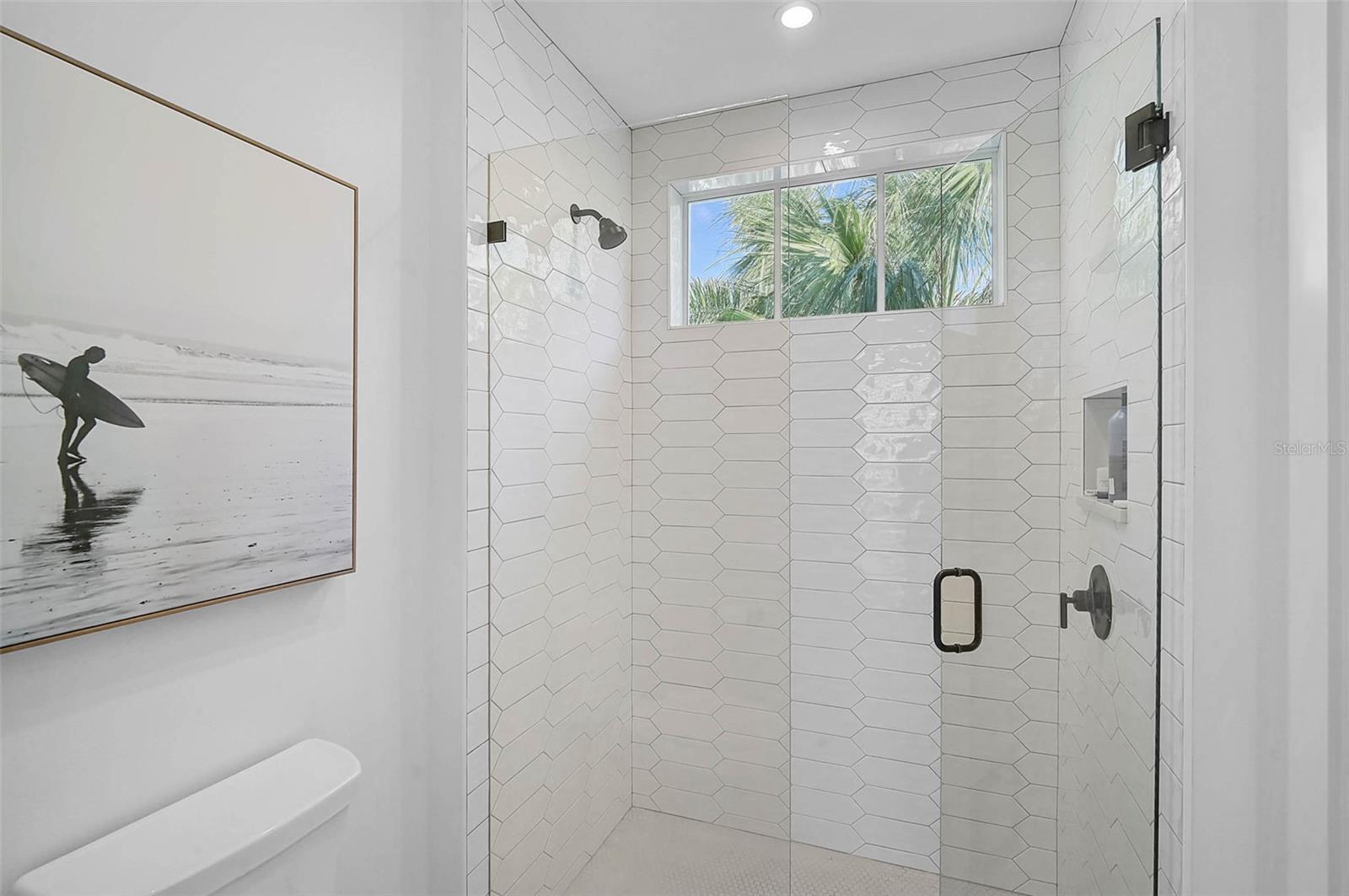 Image 33 of 67 For 5058 Windward Avenue