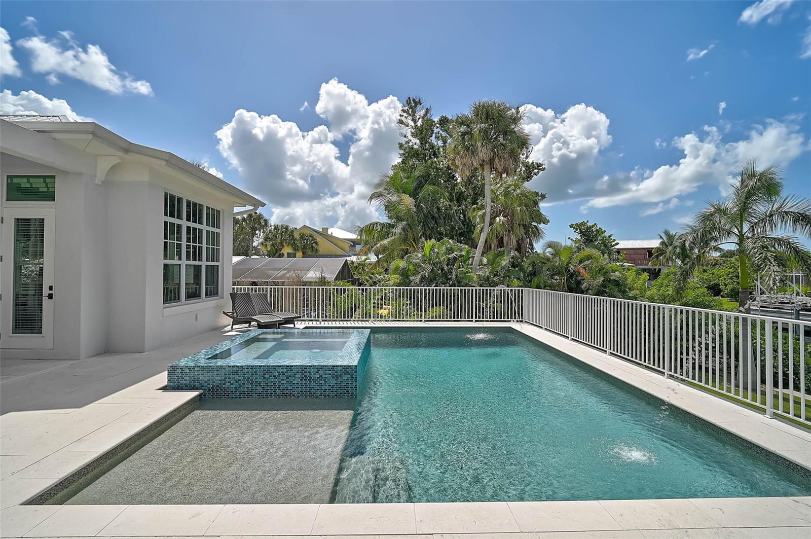 Image 46 of 67 For 5058 Windward Avenue