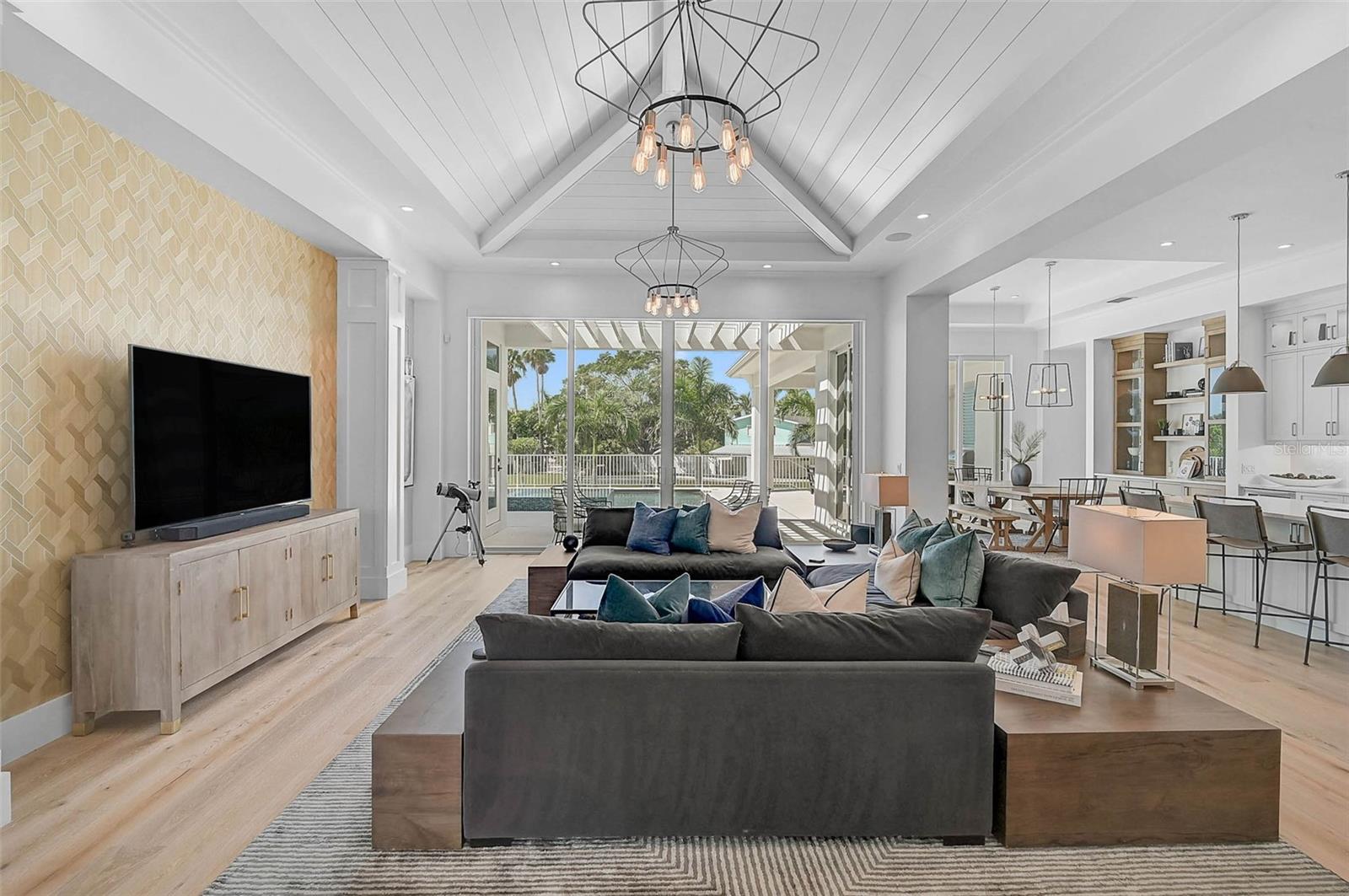 Image 5 of 67 For 5058 Windward Avenue