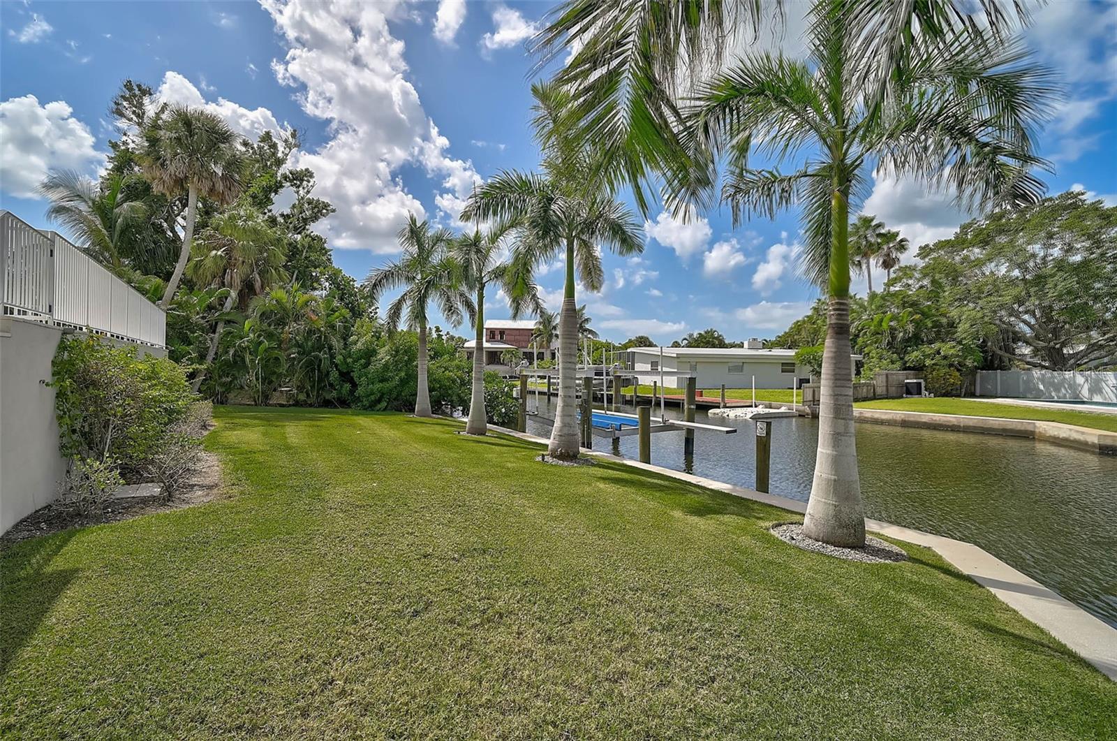 Image 52 of 67 For 5058 Windward Avenue