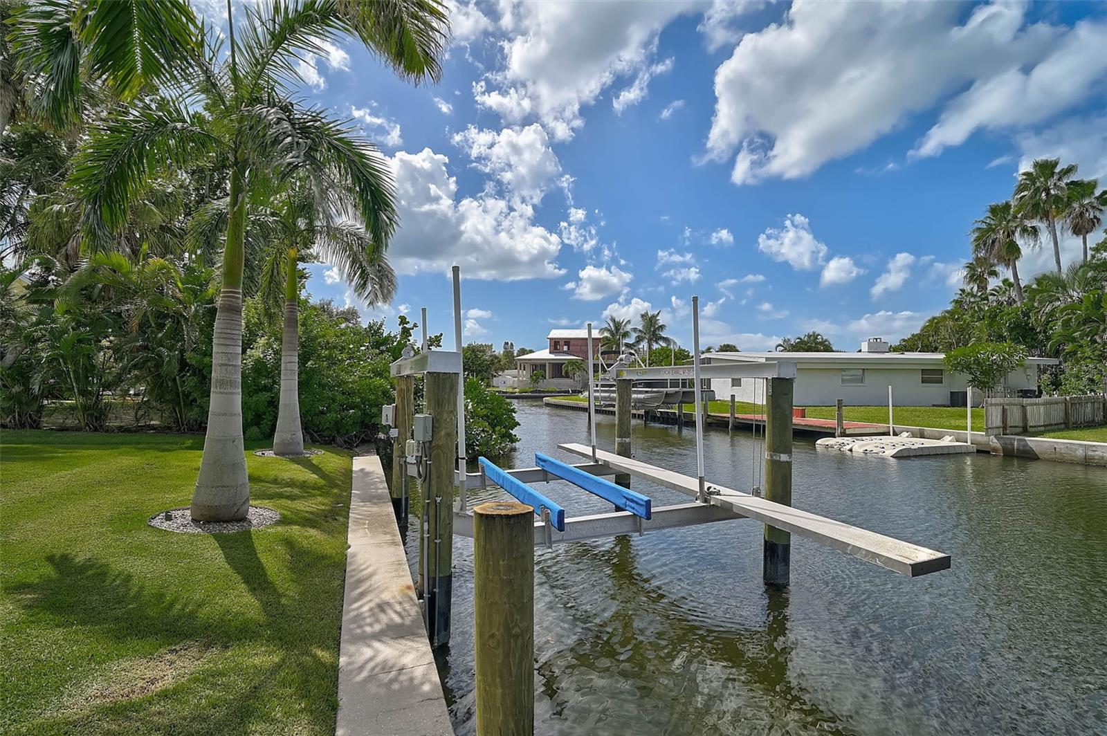 Image 54 of 67 For 5058 Windward Avenue