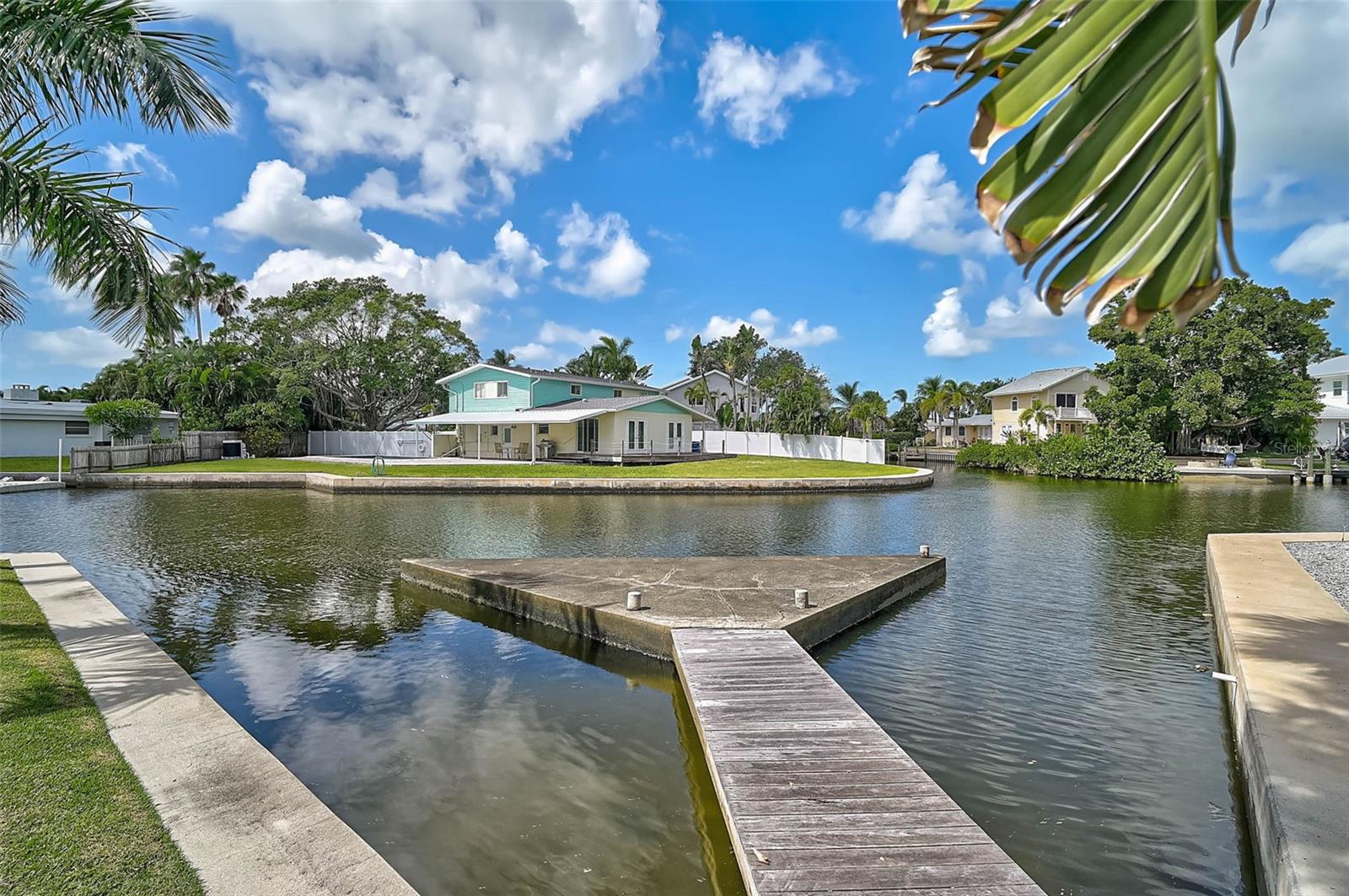 Image 56 of 67 For 5058 Windward Avenue