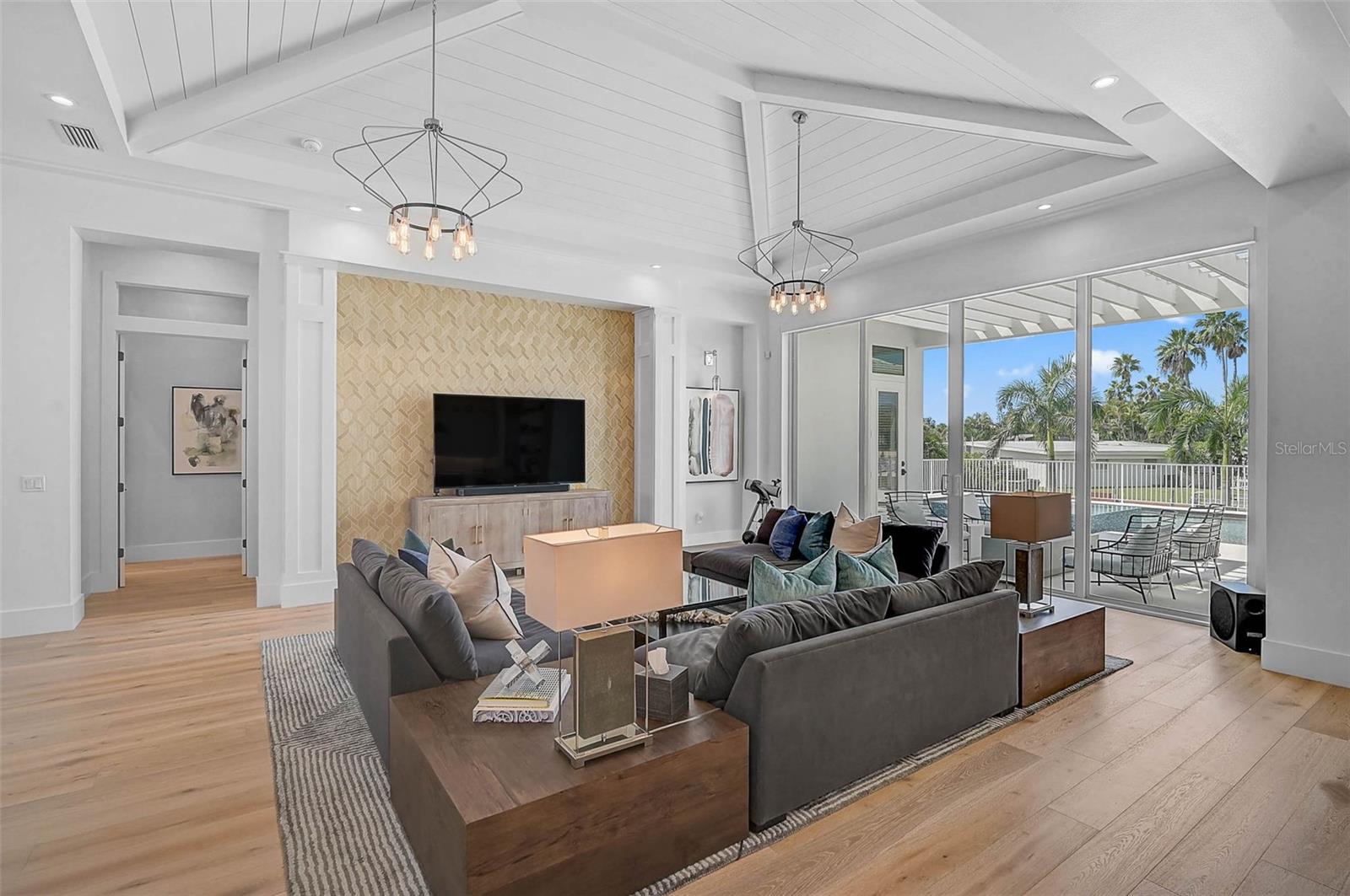 Image 8 of 67 For 5058 Windward Avenue