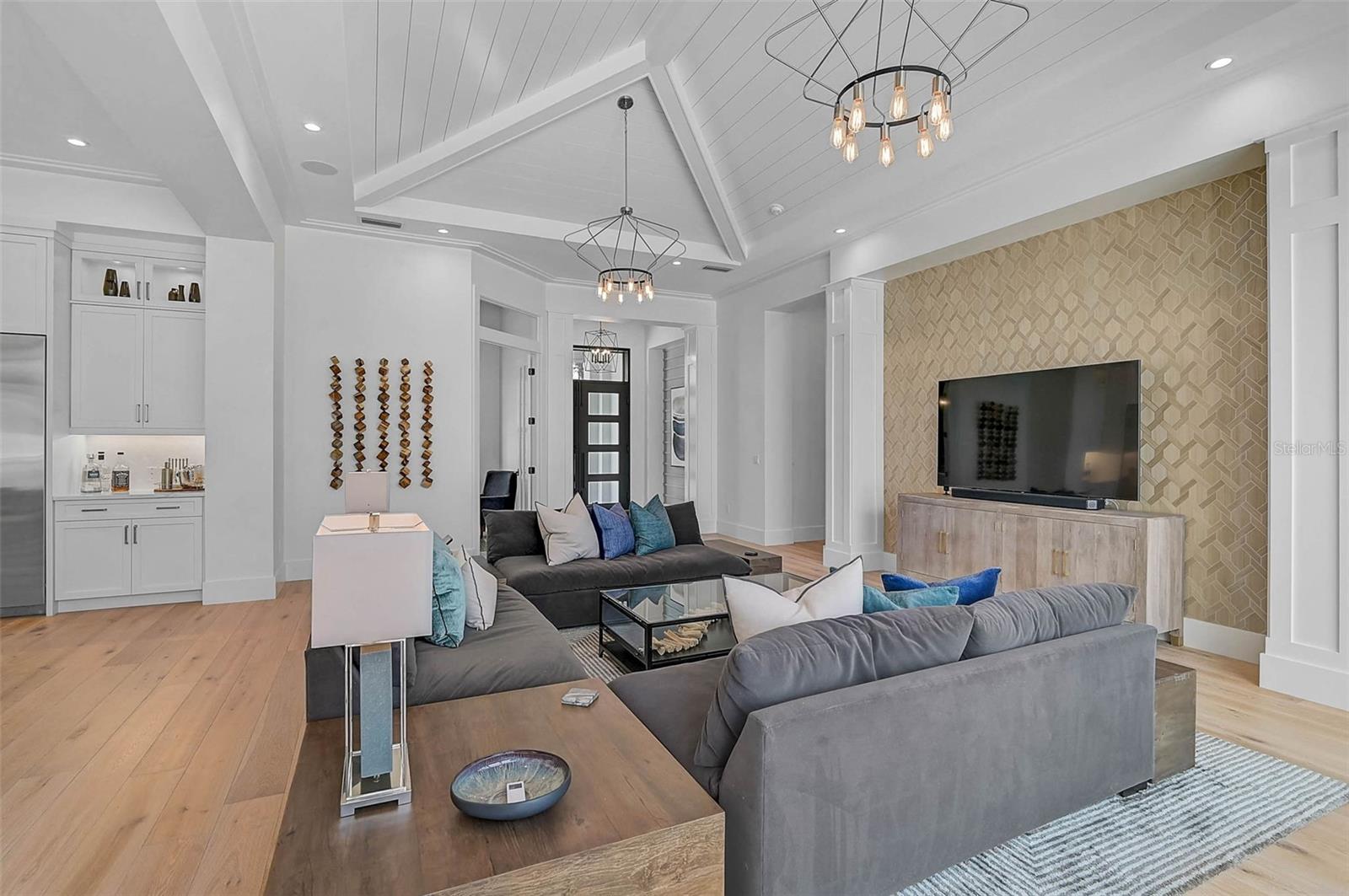 Image 9 of 67 For 5058 Windward Avenue