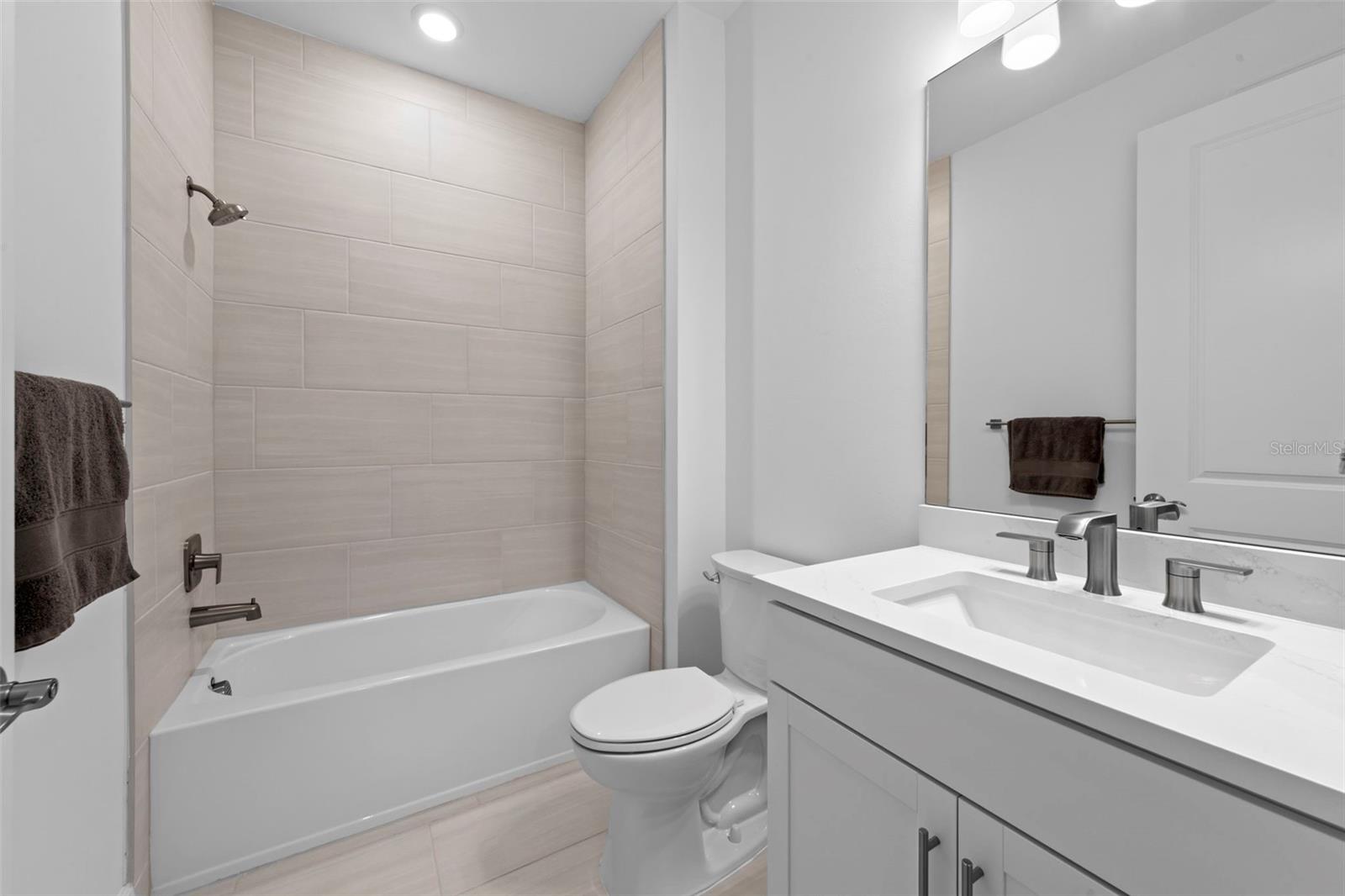 Image 15 of 45 For 42051 Edgewater Drive
