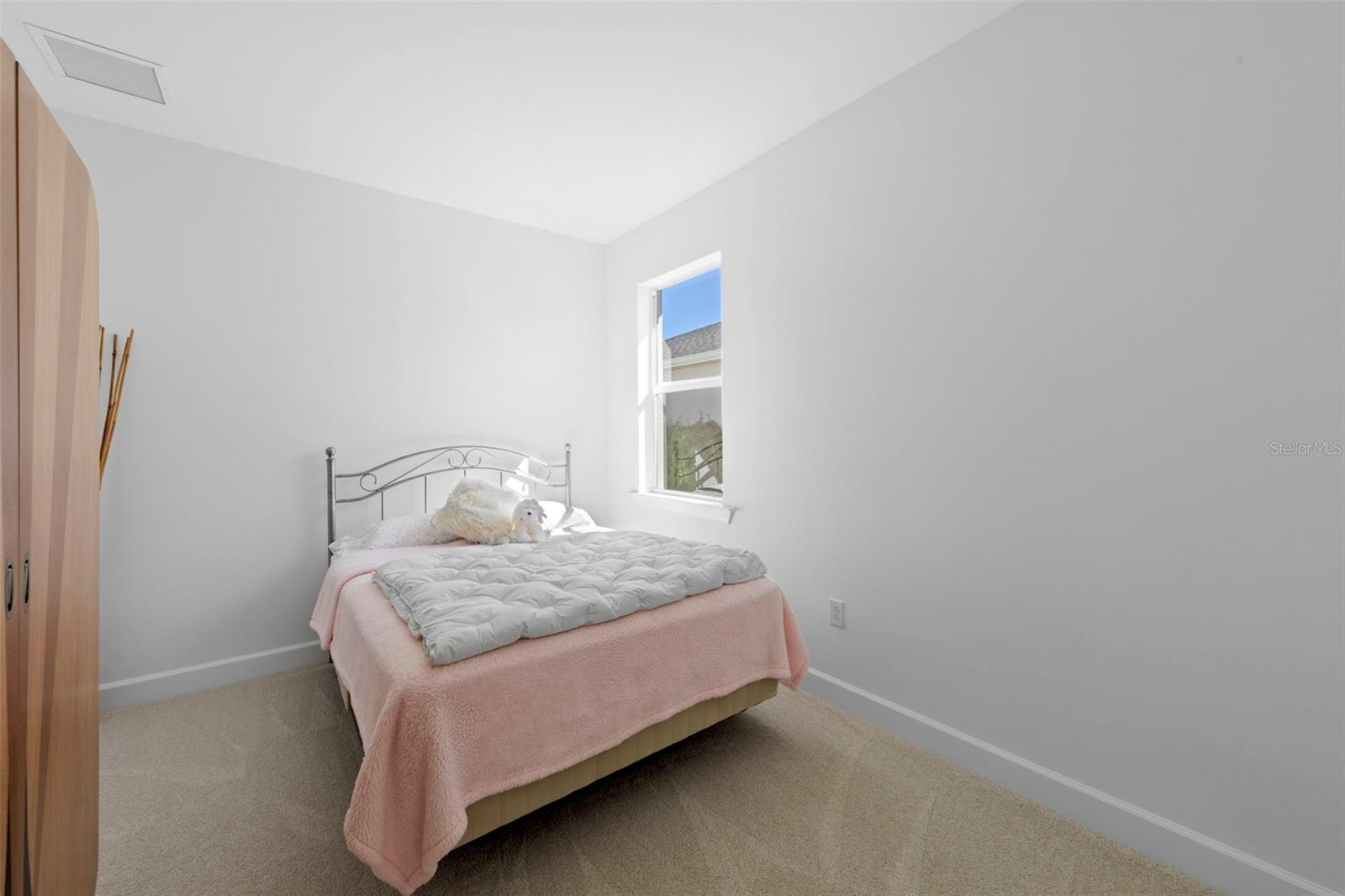 Image 16 of 45 For 42051 Edgewater Drive