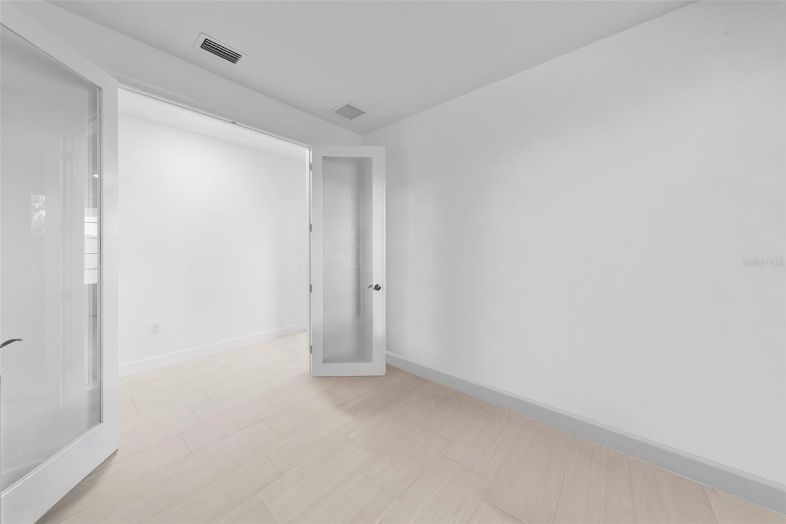Image 19 of 45 For 42051 Edgewater Drive