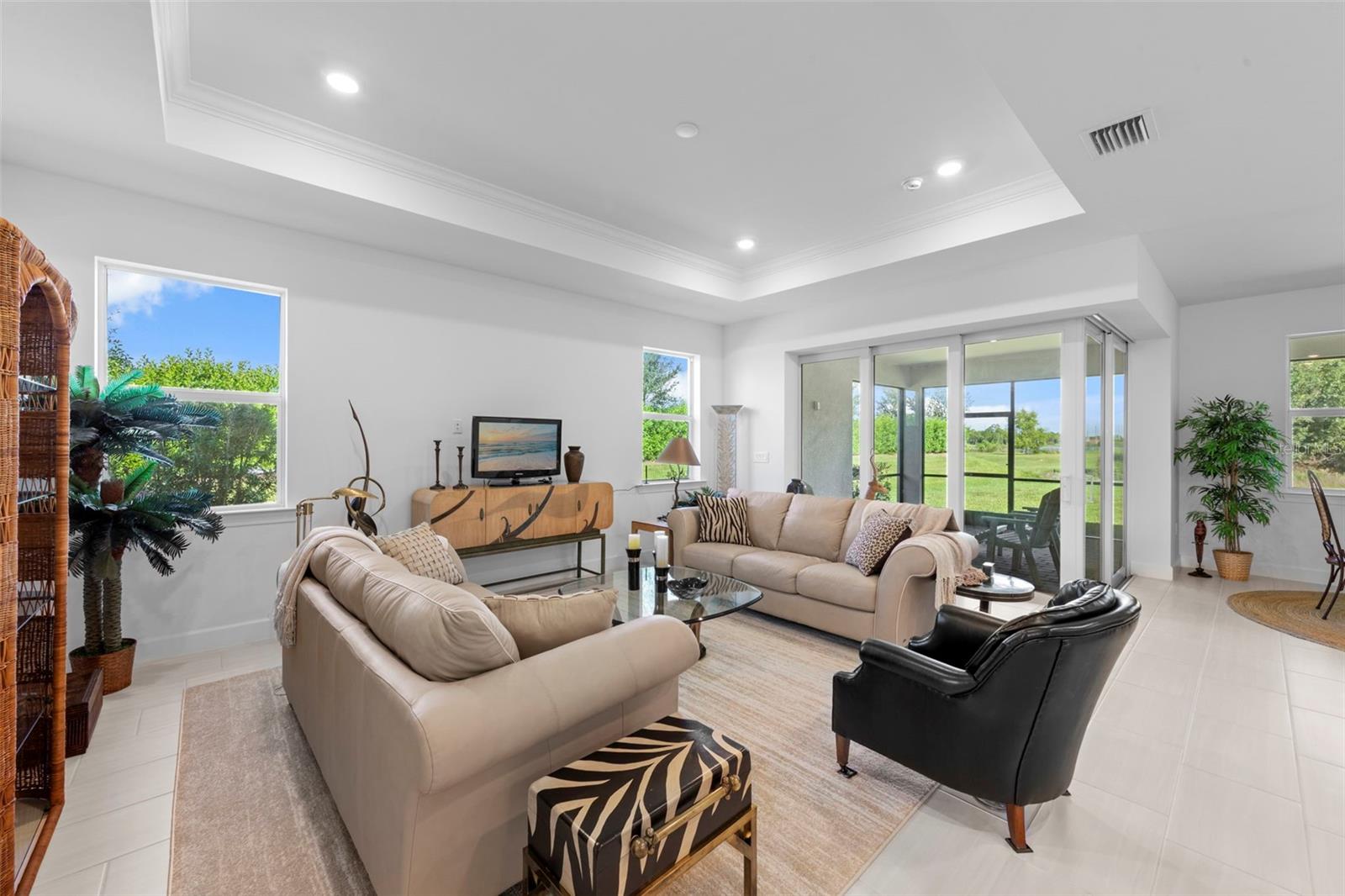 Image 6 of 45 For 42051 Edgewater Drive