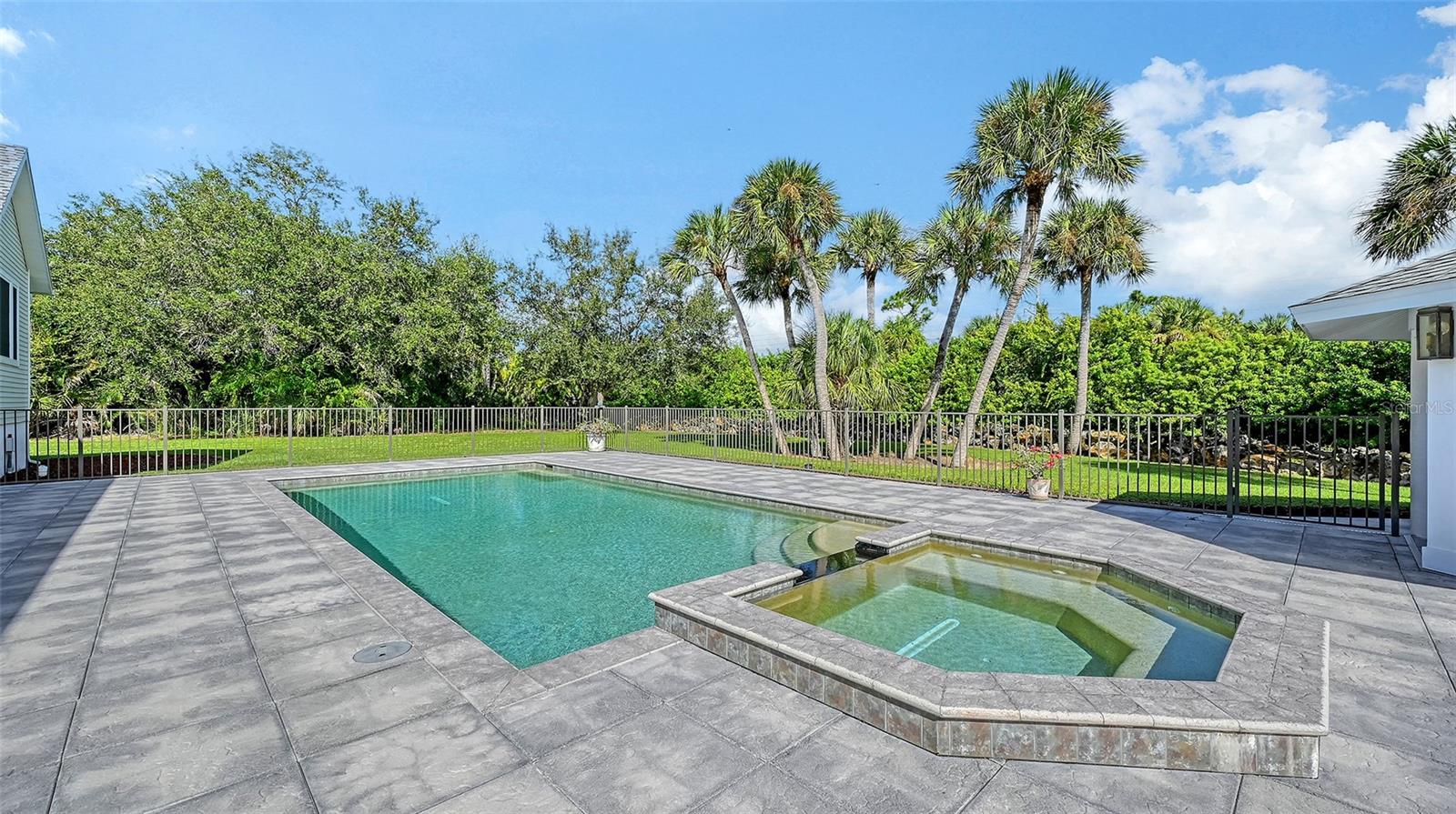 Image 46 of 94 For 9144 Spring Valley Road