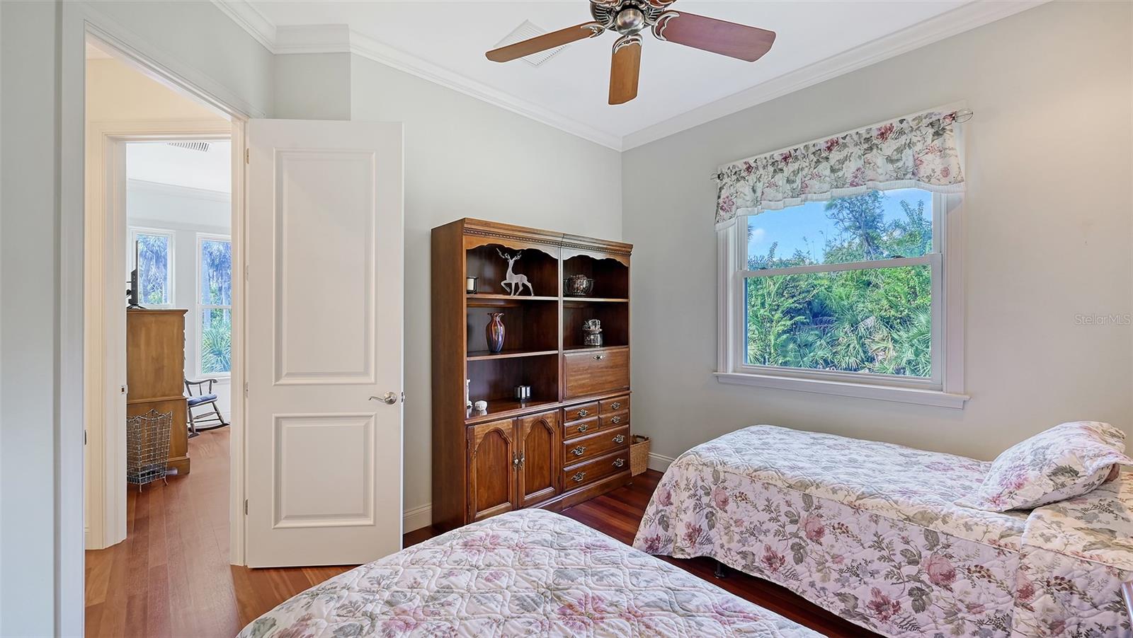 Image 54 of 94 For 9144 Spring Valley Road