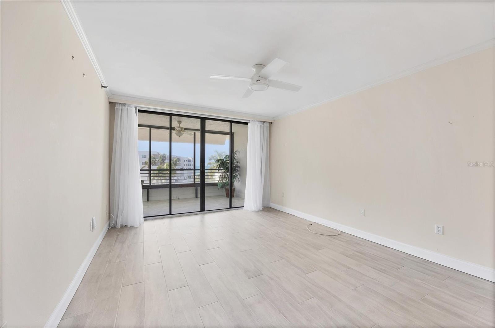 Image 18 of 56 For 1465 Gulf Of Mexico Drive 402