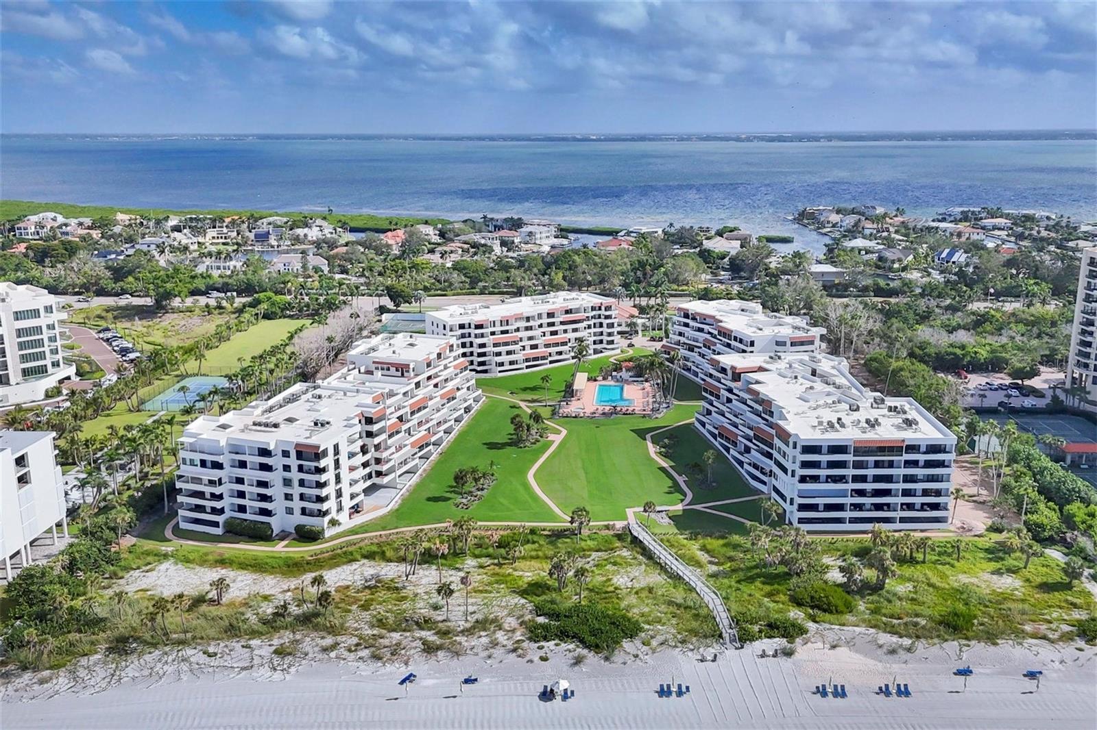 Image 34 of 56 For 1465 Gulf Of Mexico Drive 402