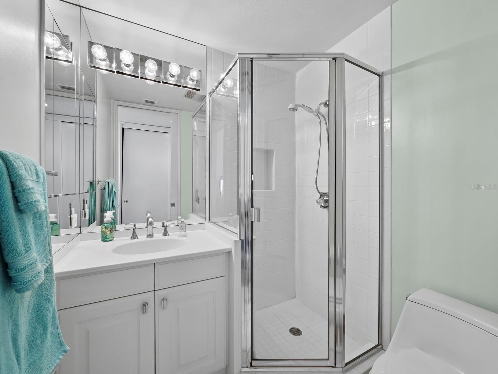 Image 34 of 74 For 3040 Grand Bay Boulevard 243