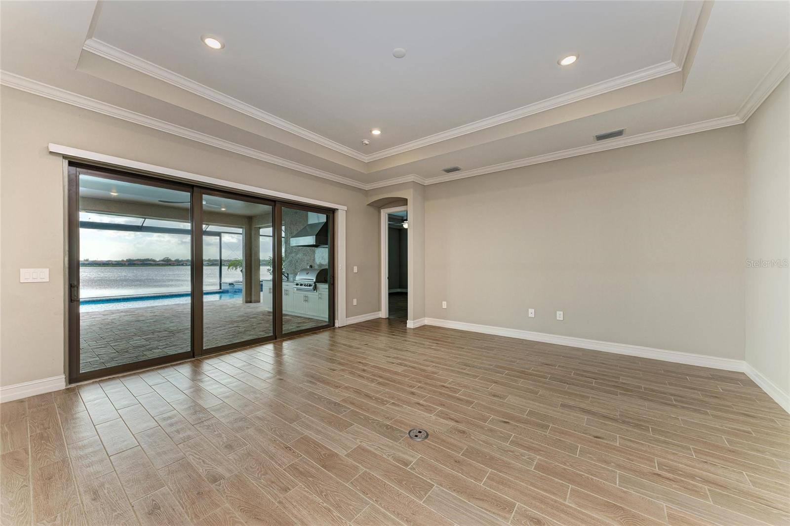 Image 17 of 100 For 513 Maraviya Boulevard
