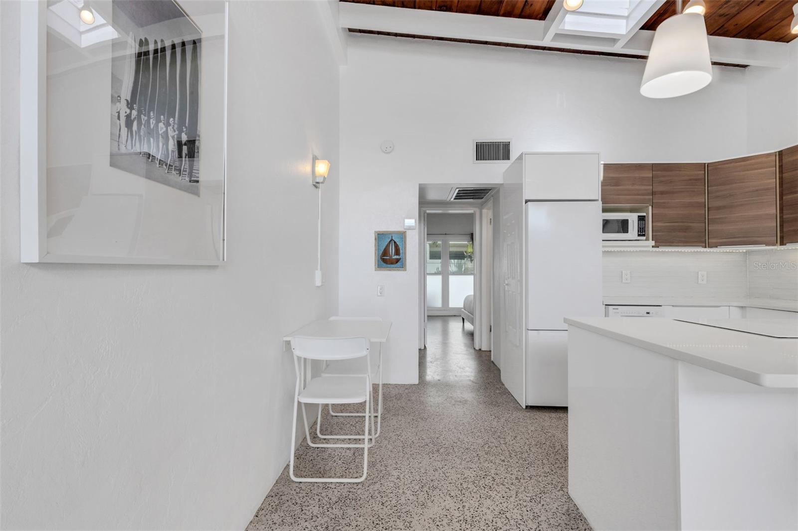 Image 10 of 44 For 1129 Seaside Drive 7