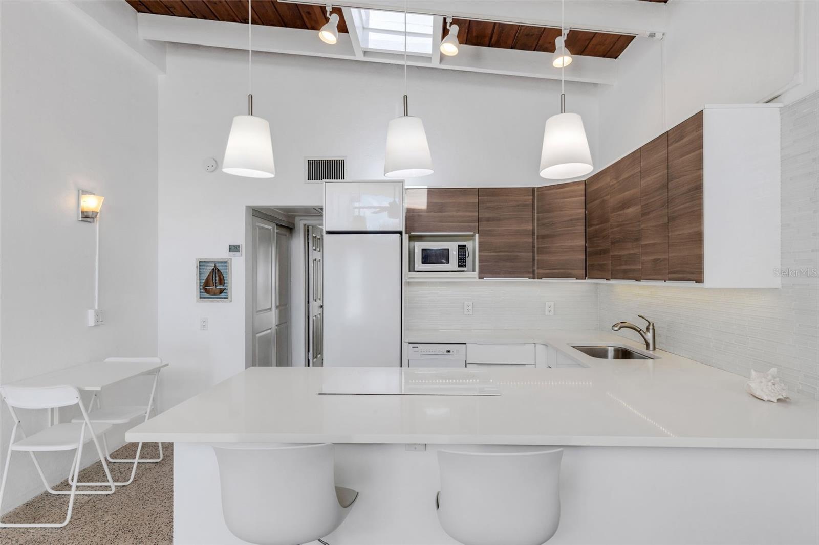 Image 11 of 44 For 1129 Seaside Drive 7