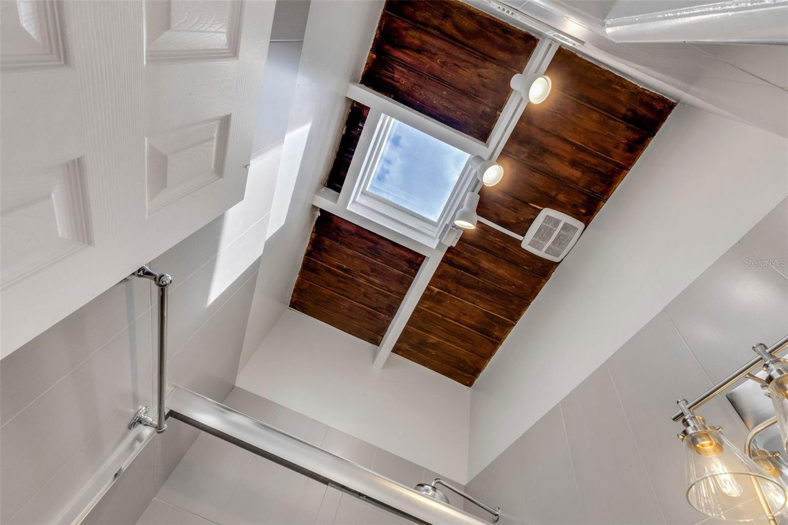 Image 19 of 44 For 1129 Seaside Drive 7