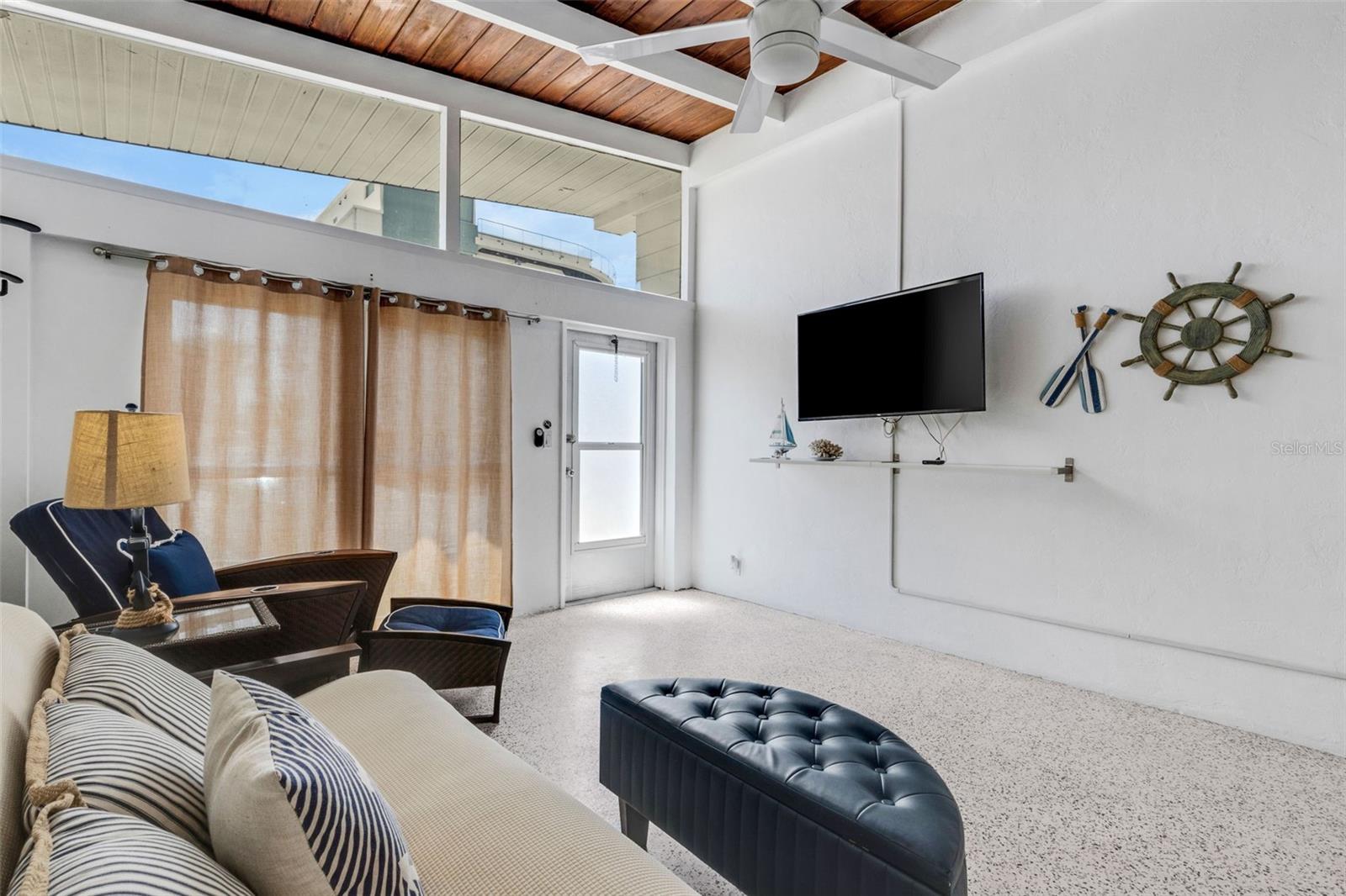 Image 7 of 44 For 1129 Seaside Drive 7