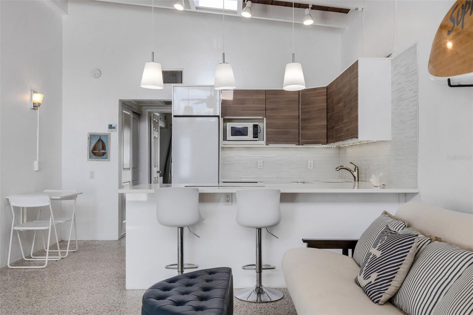 Image 8 of 44 For 1129 Seaside Drive 7