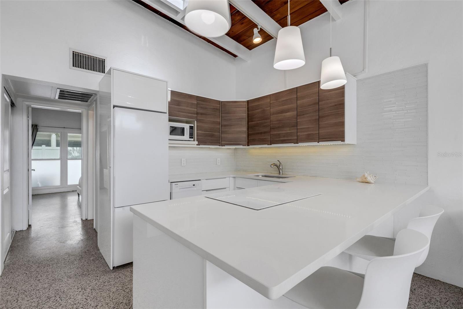 Image 9 of 44 For 1129 Seaside Drive 7