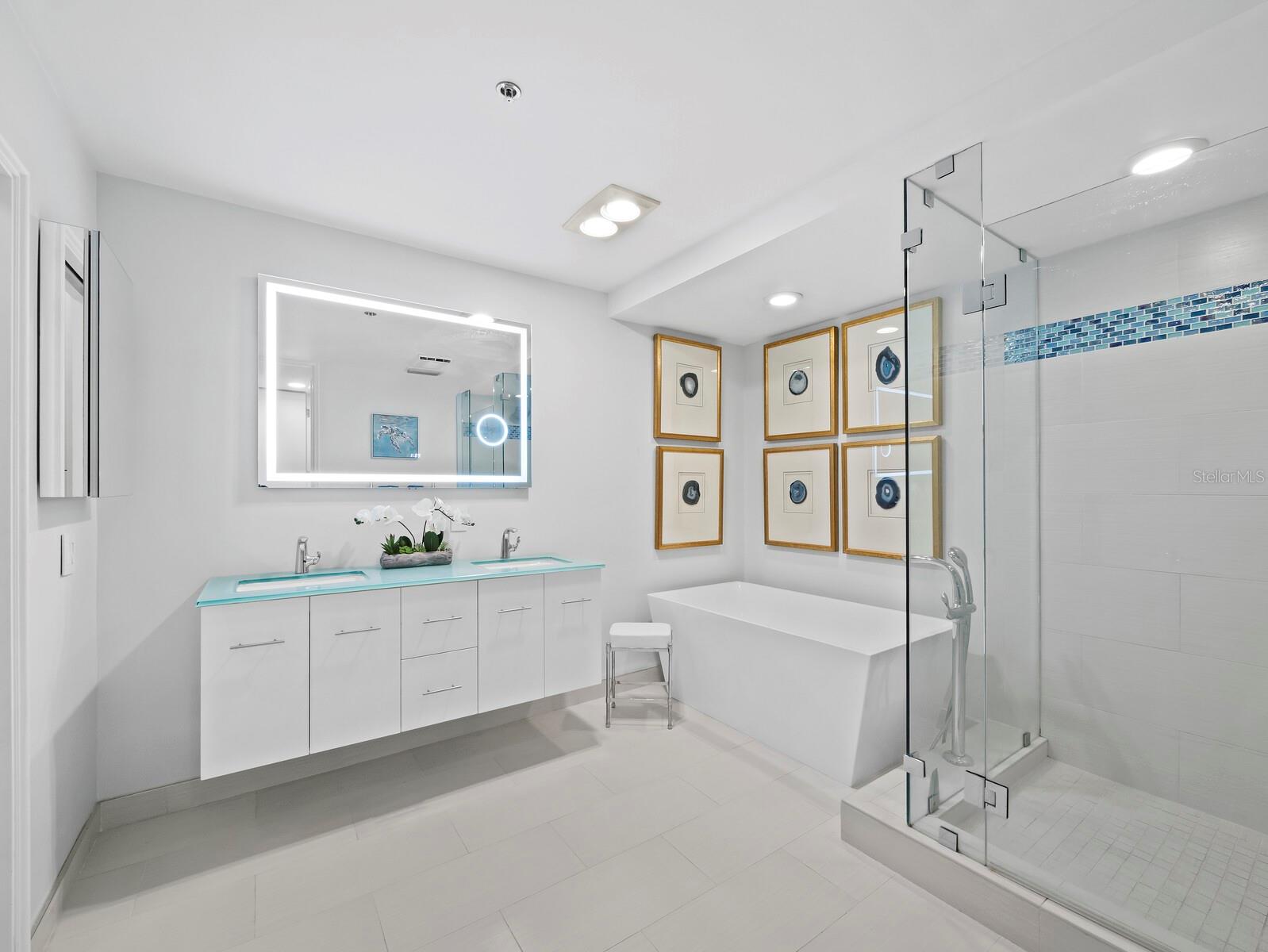 Image 31 of 67 For 3060 Grand Bay Boulevard 154