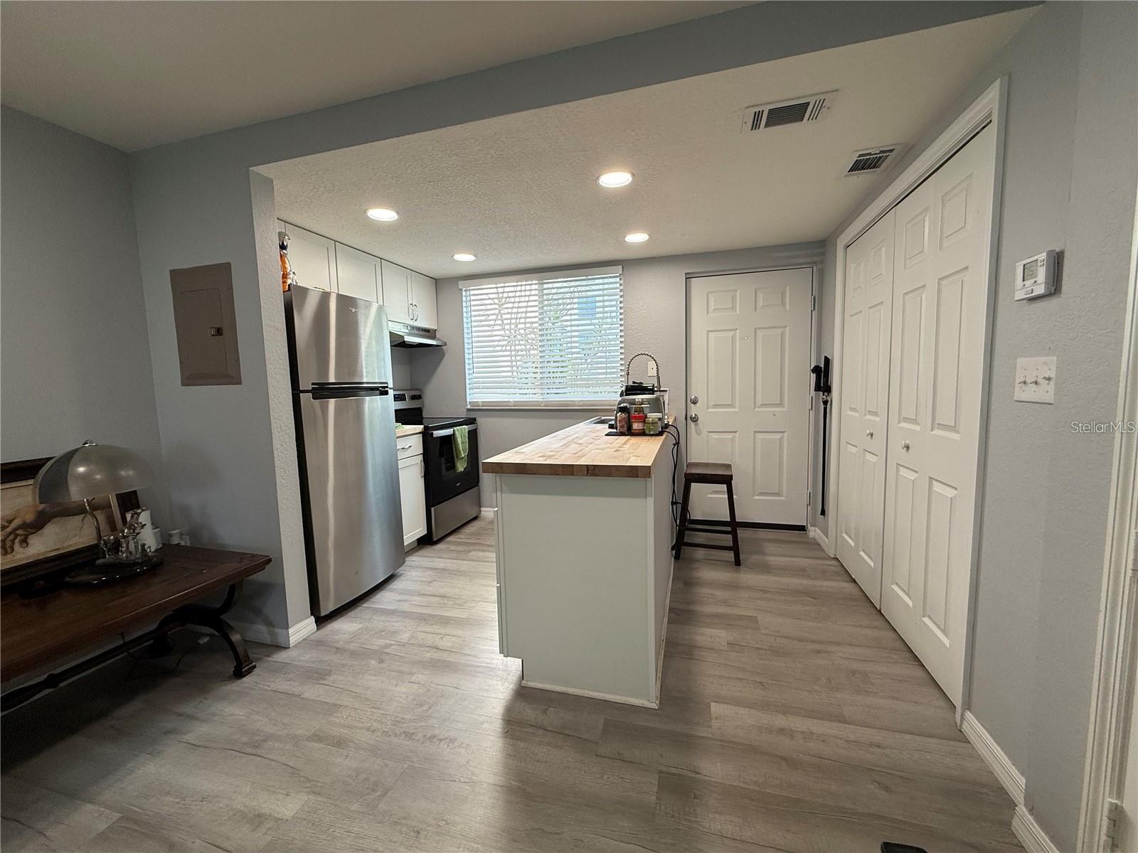 Image 5 of 18 For 628 Cohen Way 628