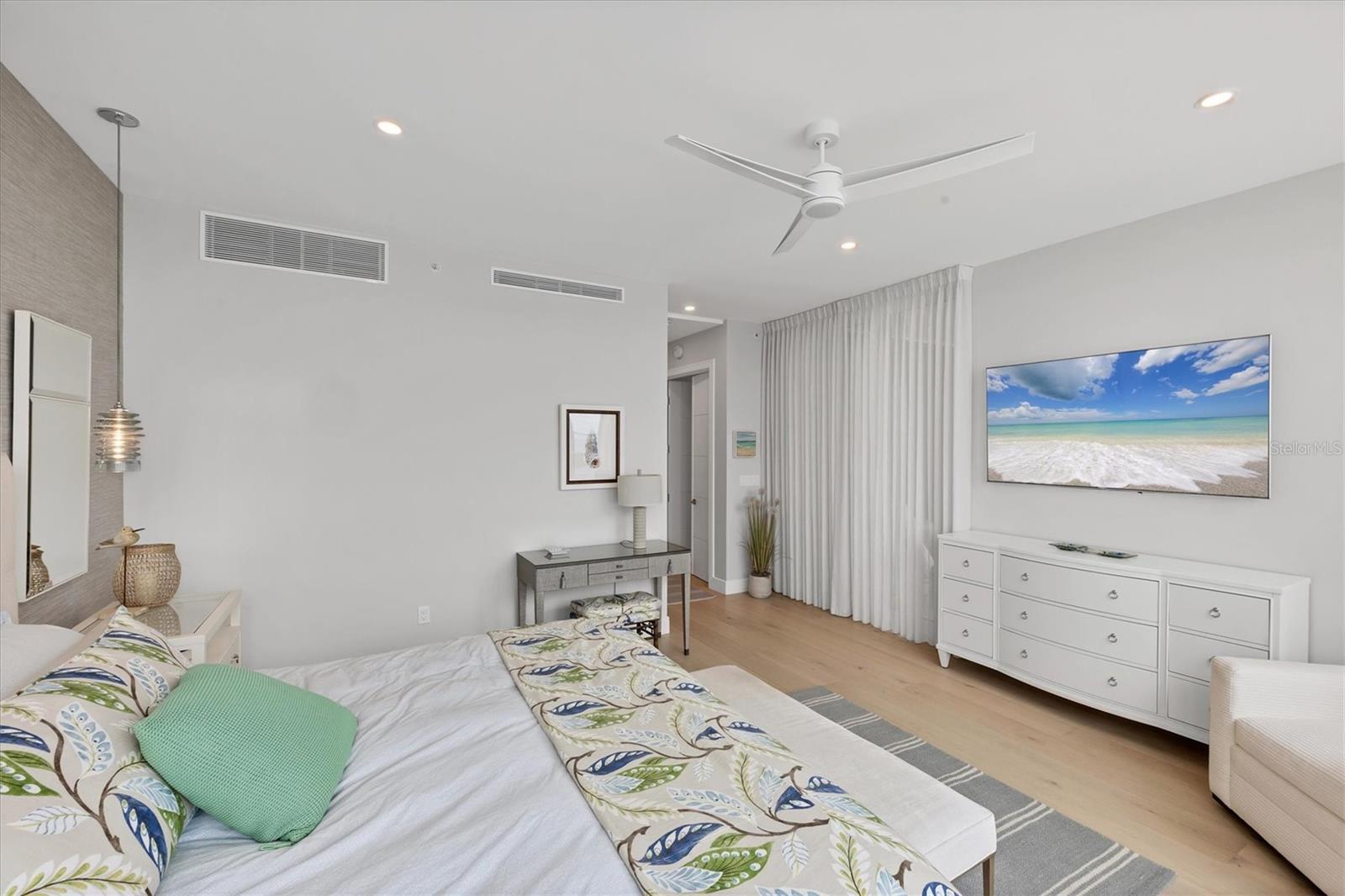 Image 33 of 71 For 435 L Ambiance Drive J703