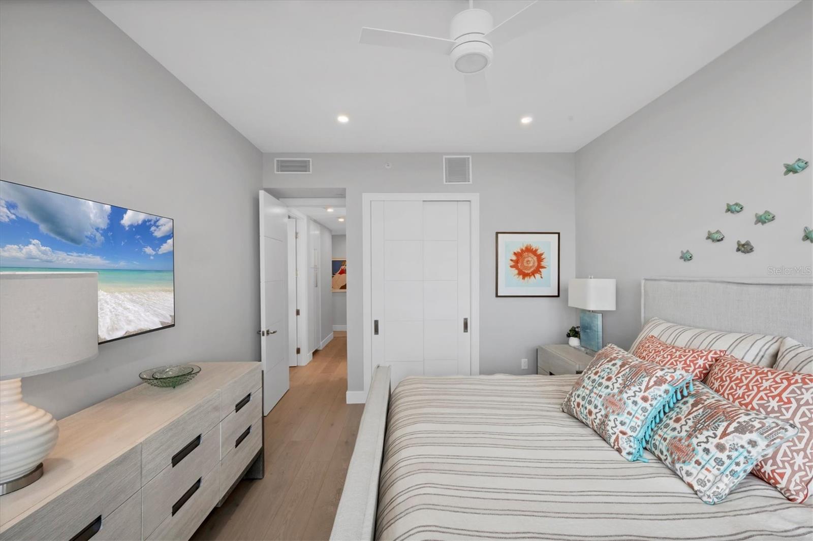 Image 40 of 71 For 435 L Ambiance Drive J703
