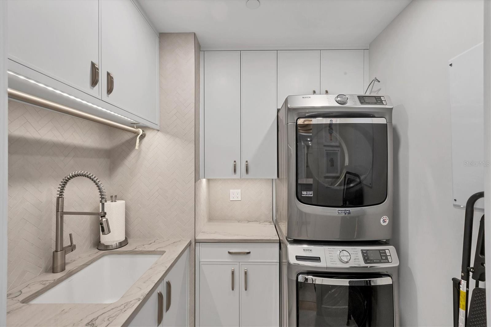 Image 44 of 71 For 435 L Ambiance Drive J703