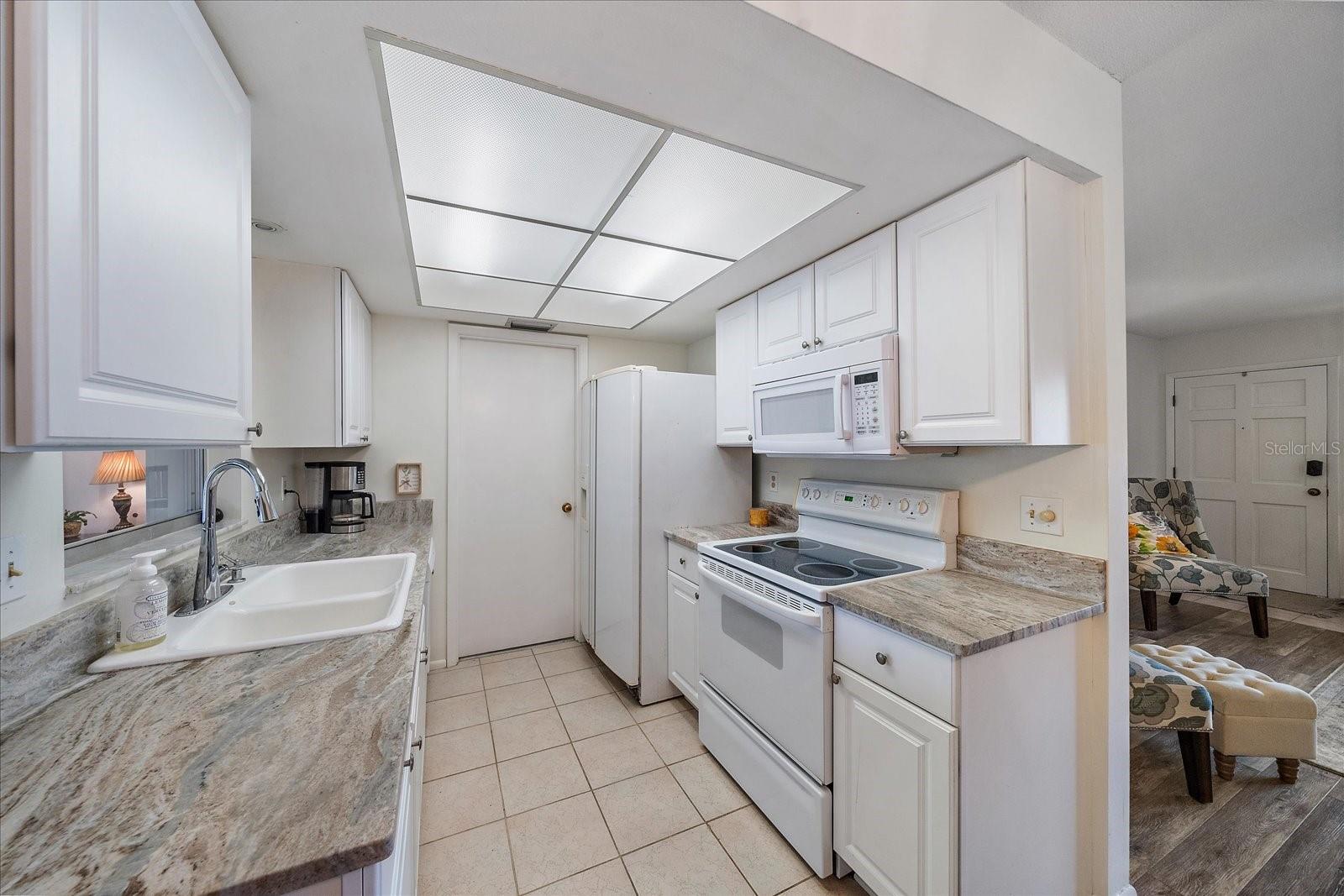 Image 11 of 44 For 4220 Larkin Street