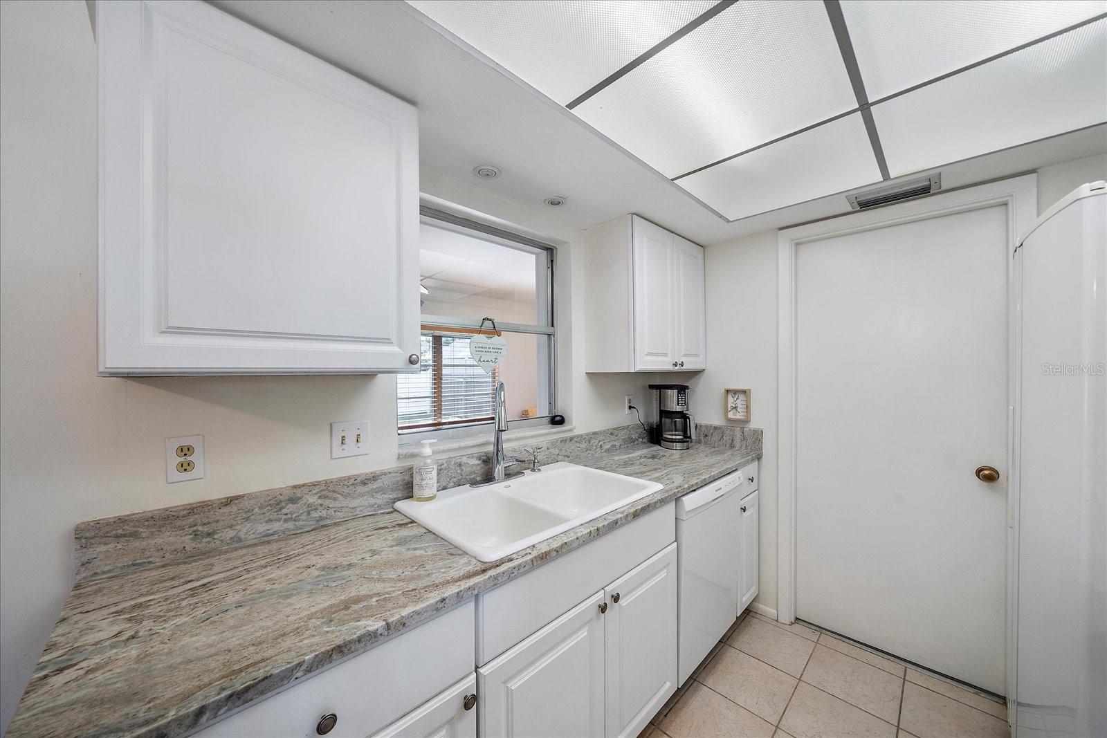 Image 13 of 44 For 4220 Larkin Street