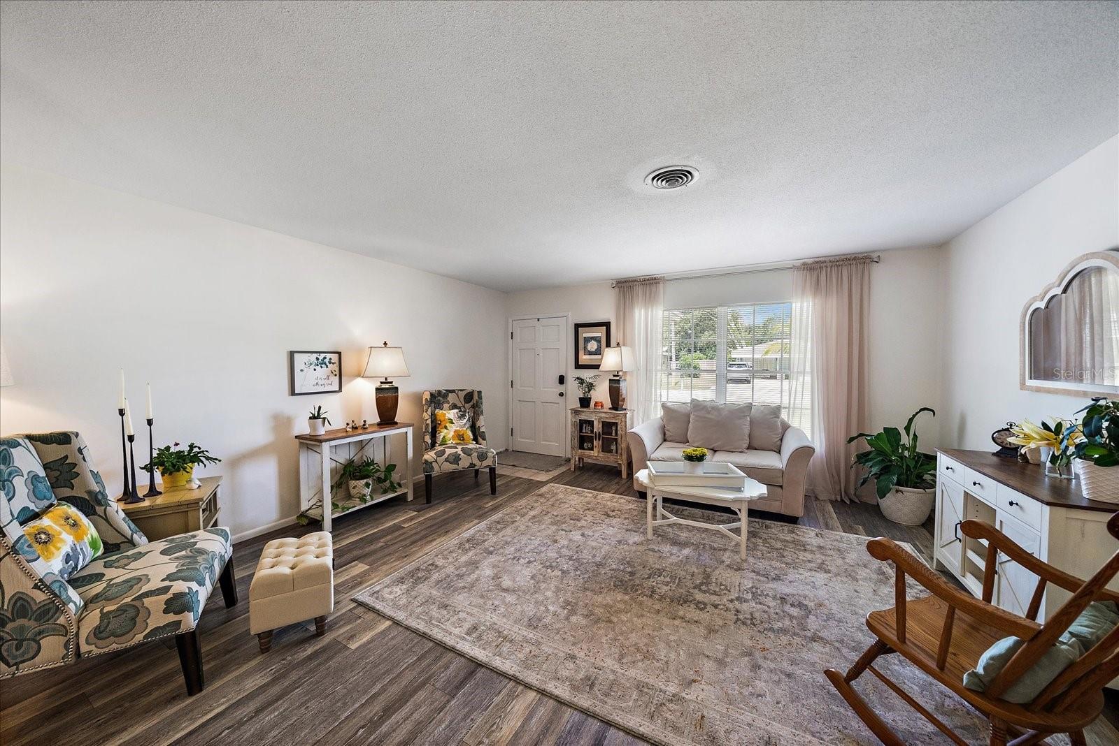Image 6 of 44 For 4220 Larkin Street