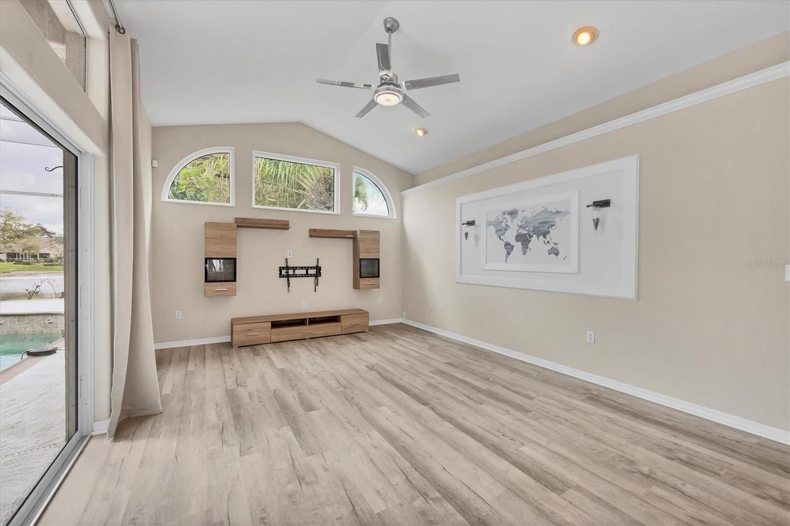 Image 15 of 52 For 7604 49th Avenue E