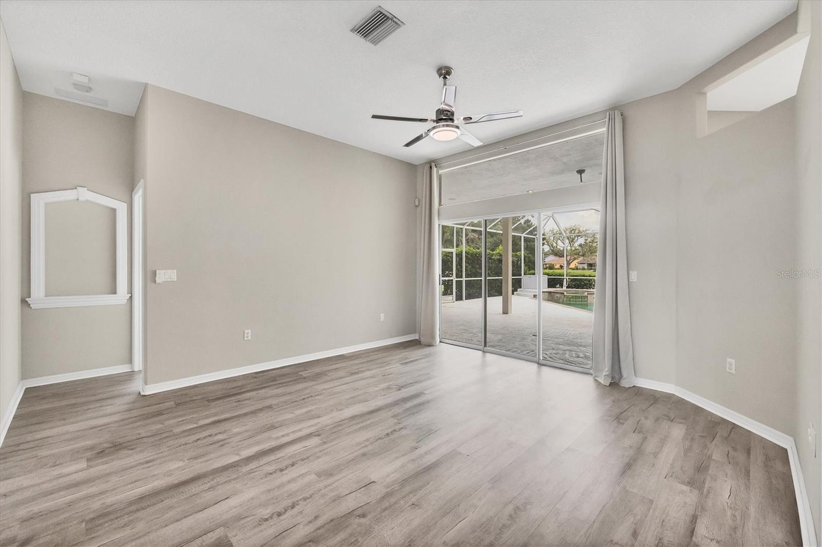 Image 16 of 52 For 7604 49th Avenue E