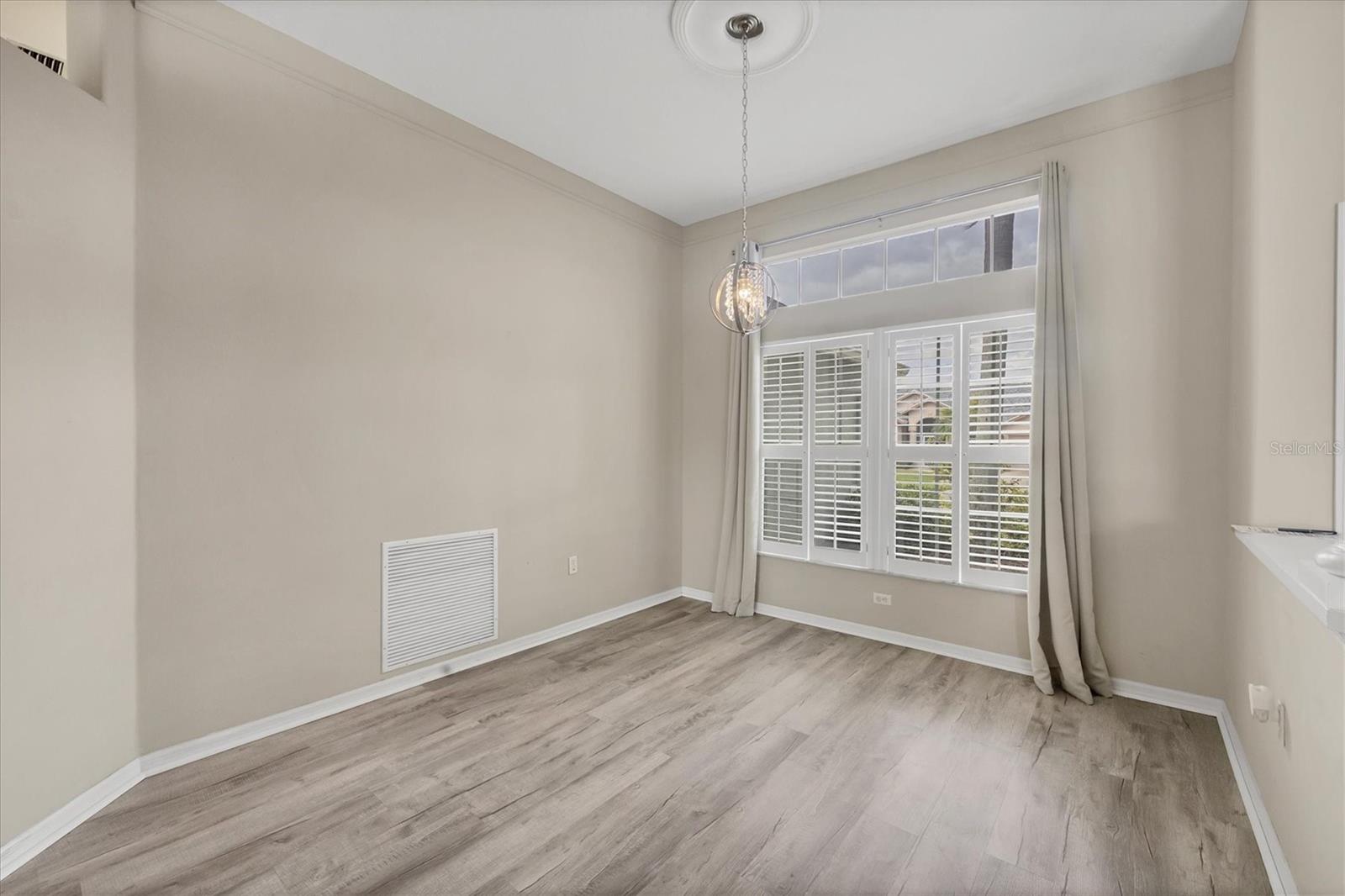 Image 21 of 52 For 7604 49th Avenue E