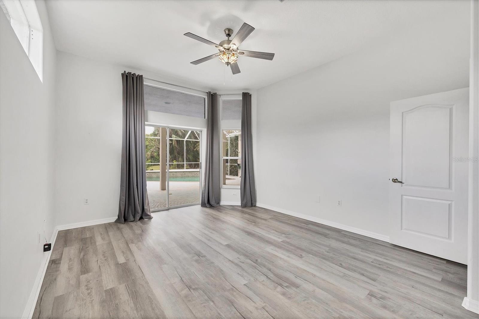 Image 25 of 52 For 7604 49th Avenue E