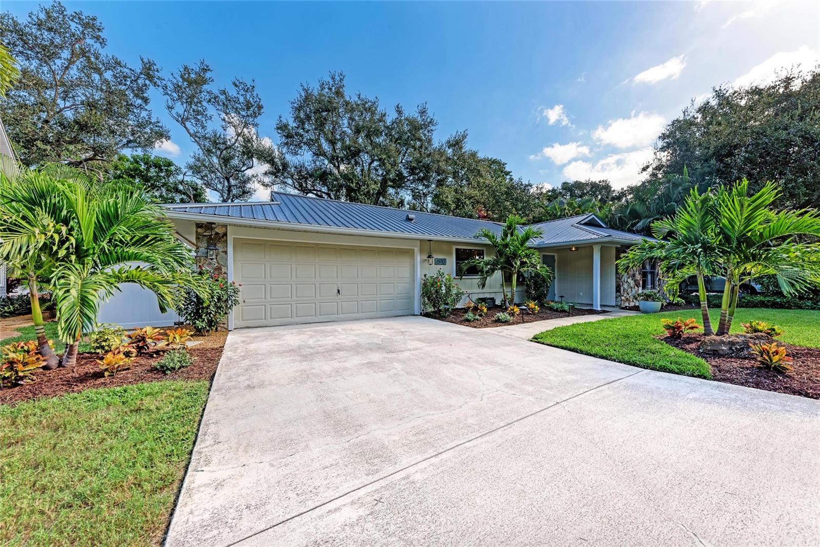 Details for 6910 Arbor Oaks Court, BRADENTON, FL 34209