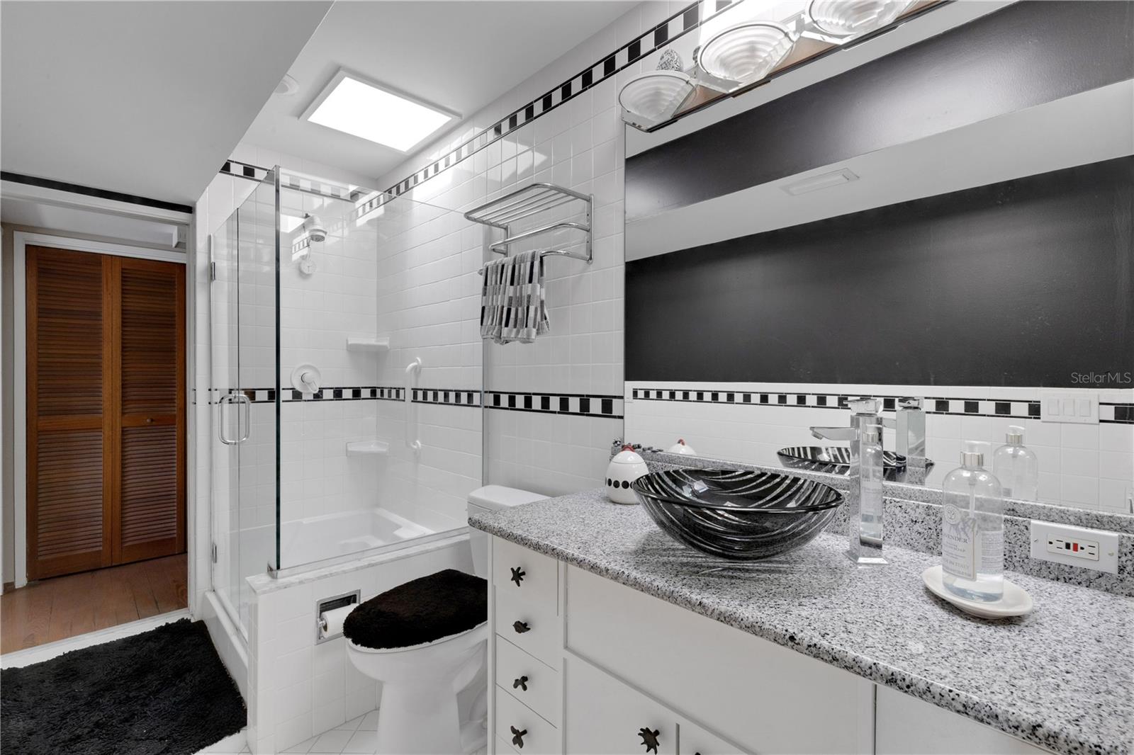 Image 23 of 66 For 62 Sandy Hook Road S