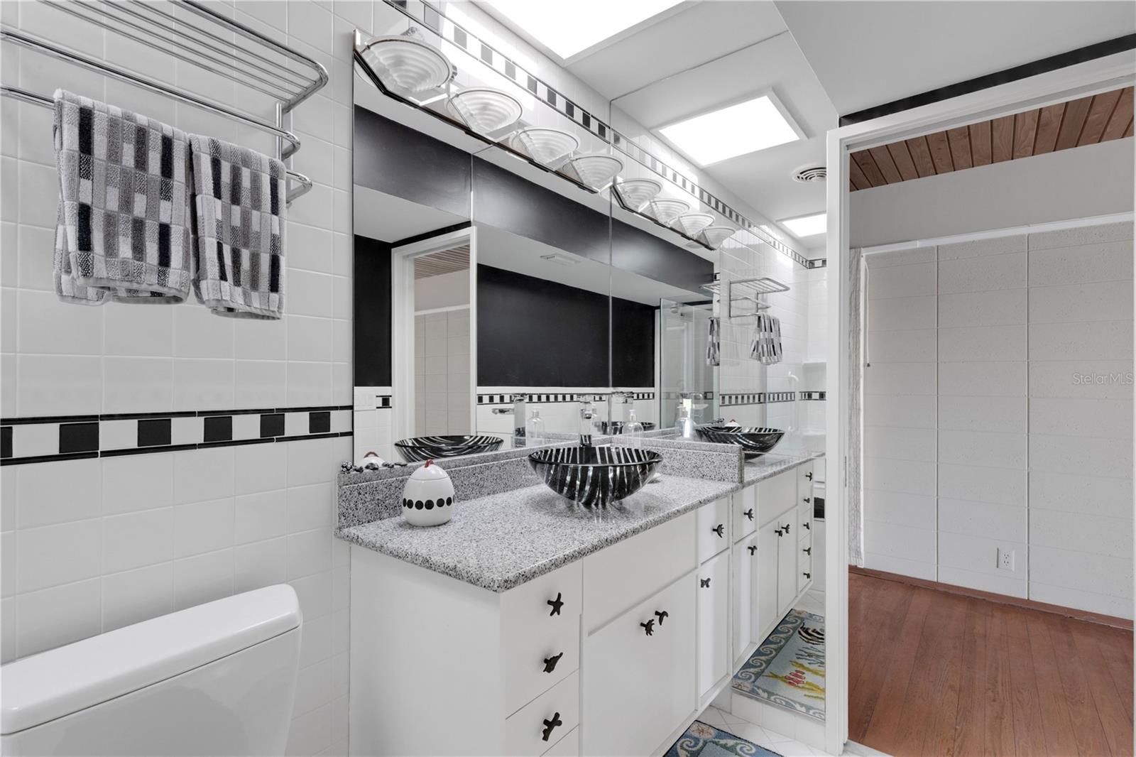 Image 24 of 66 For 62 Sandy Hook Road S