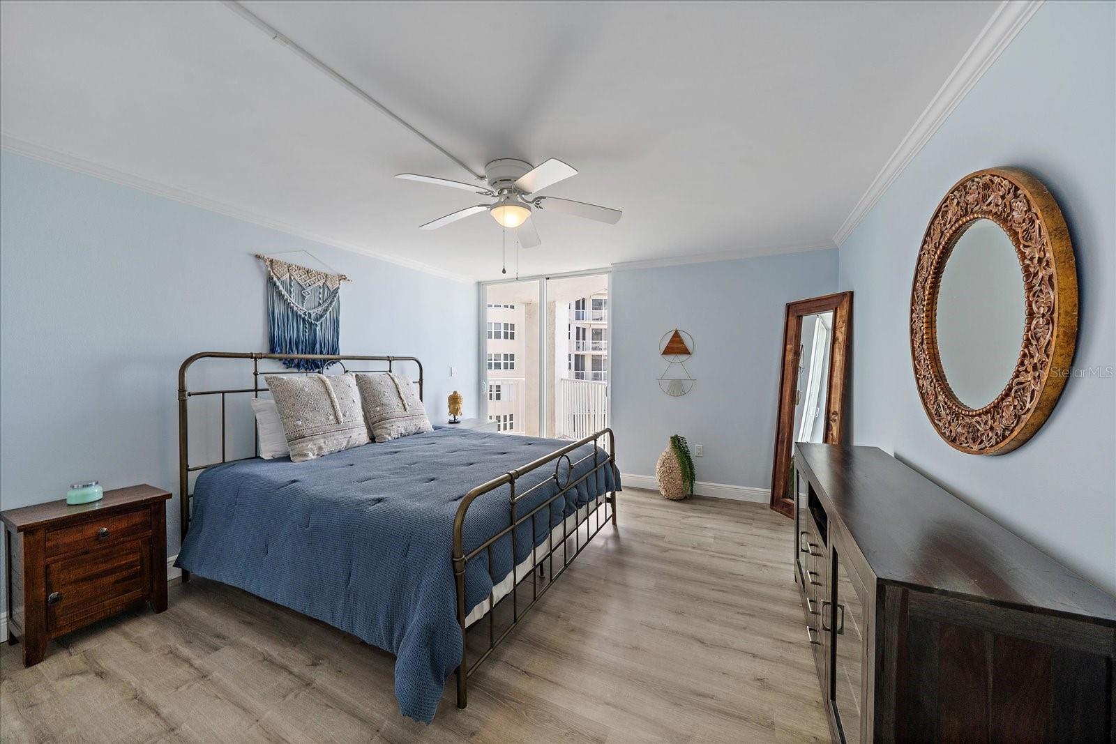 Image 31 of 64 For 1770 Benjamin Franklin Dr  704