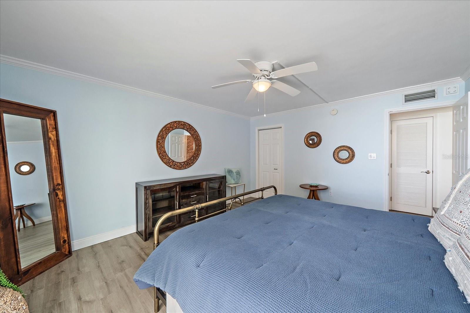 Image 34 of 64 For 1770 Benjamin Franklin Dr  704