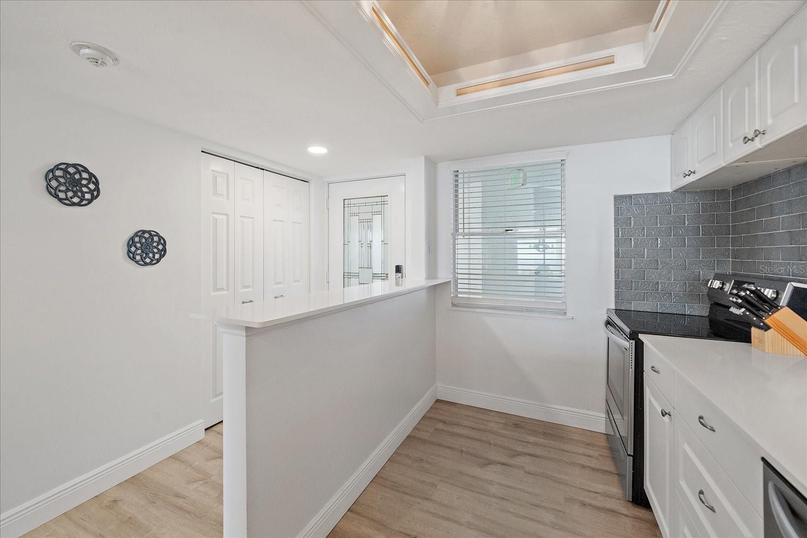 Image 4 of 64 For 1770 Benjamin Franklin Dr  704