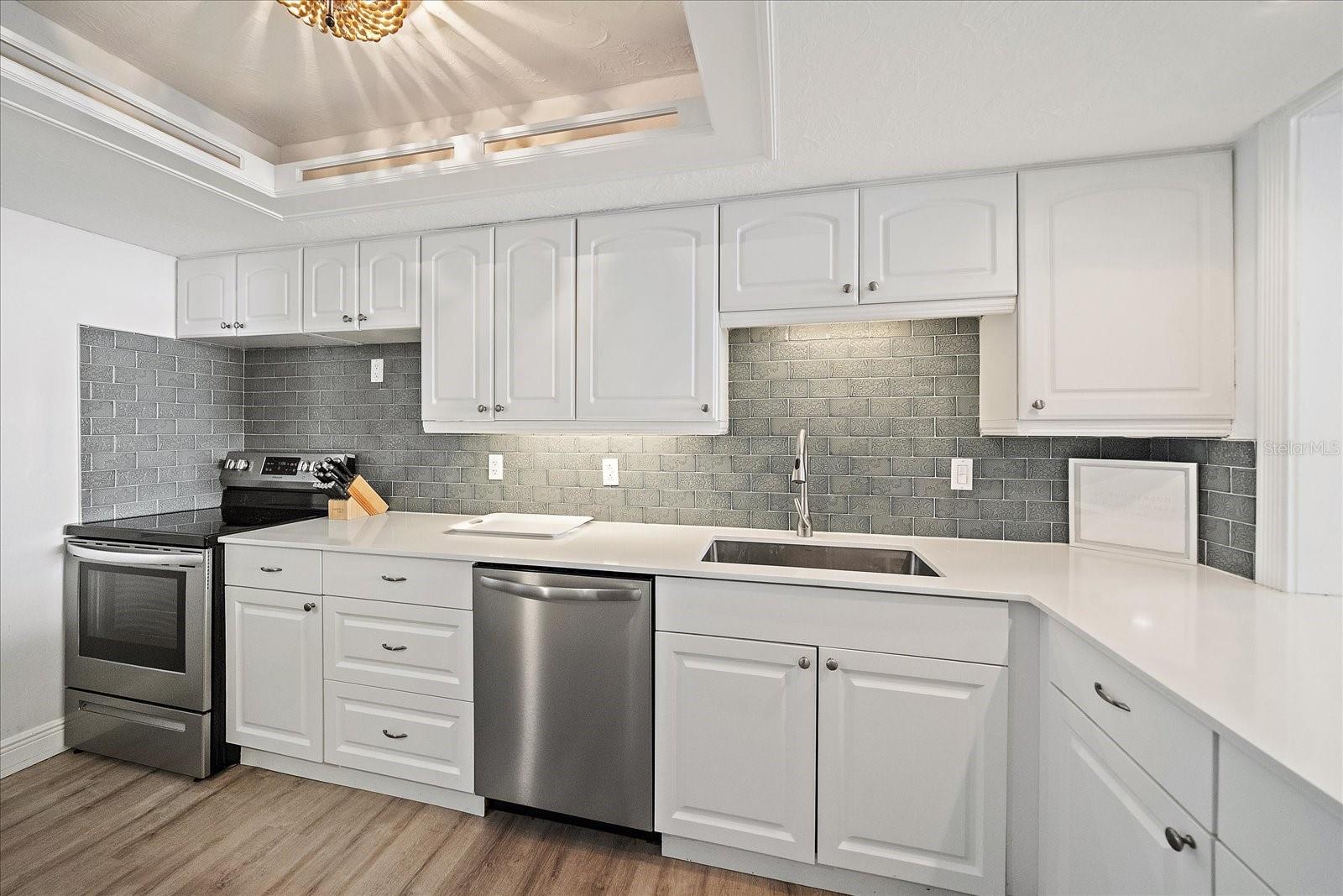 Image 8 of 64 For 1770 Benjamin Franklin Dr  704