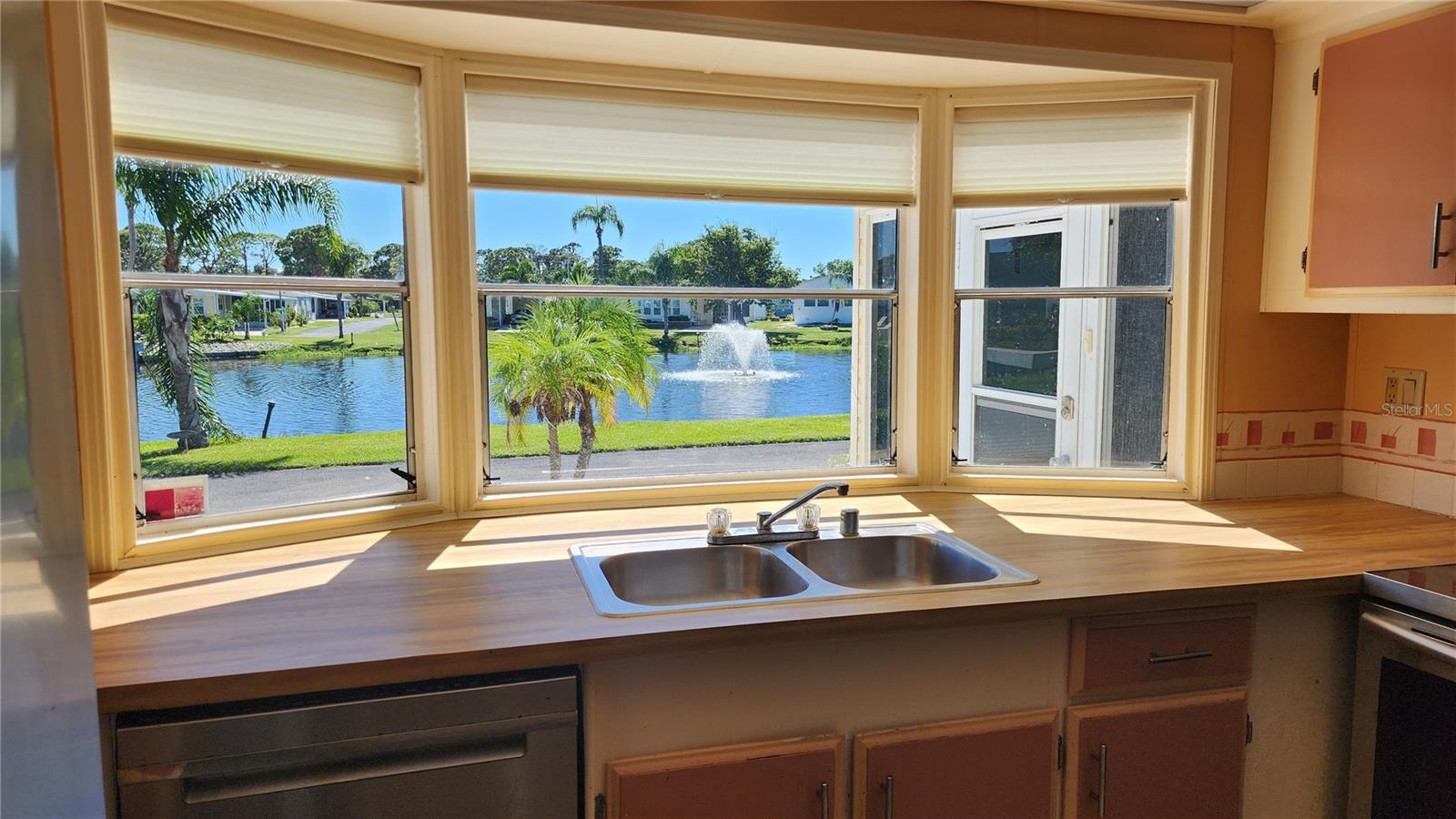 Image 10 of 37 For 15 Botany Bay Circle