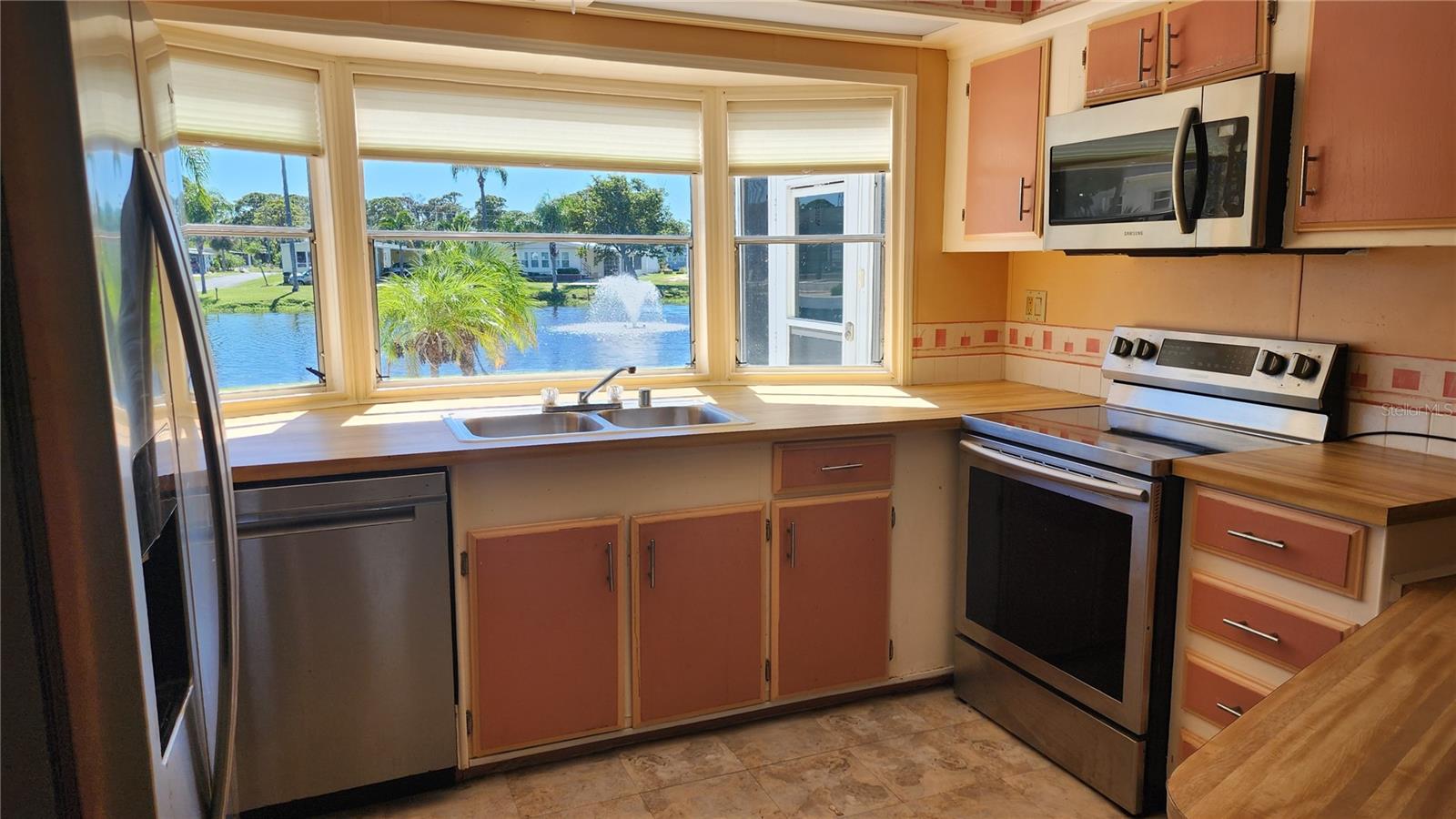 Image 11 of 37 For 15 Botany Bay Circle