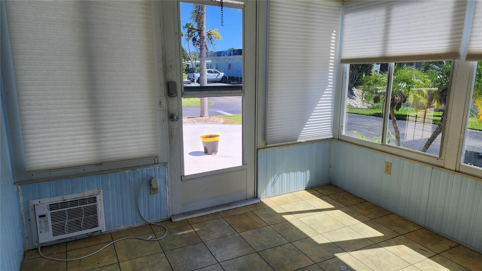 Image 16 of 37 For 15 Botany Bay Circle