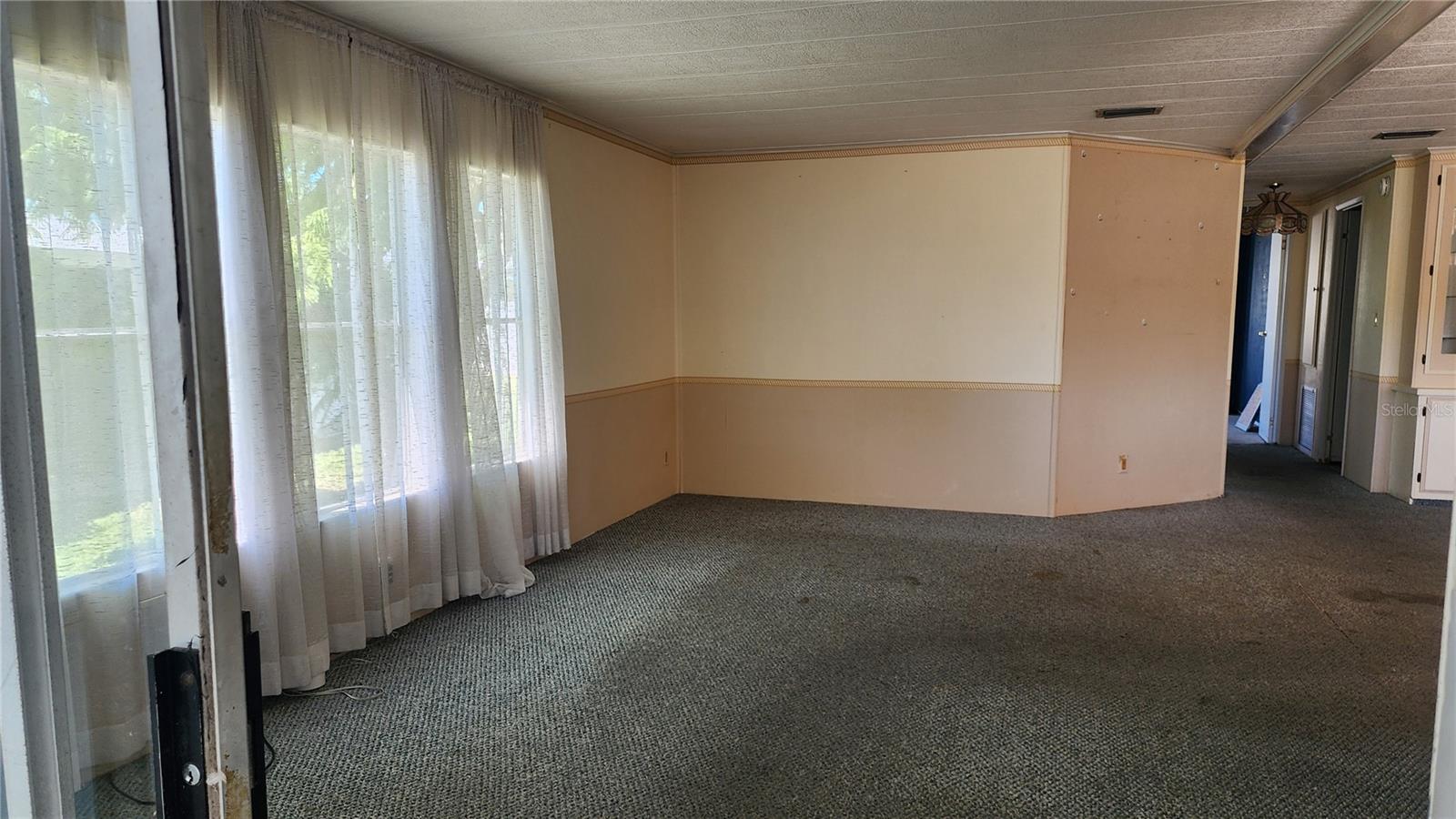 Image 19 of 37 For 15 Botany Bay Circle