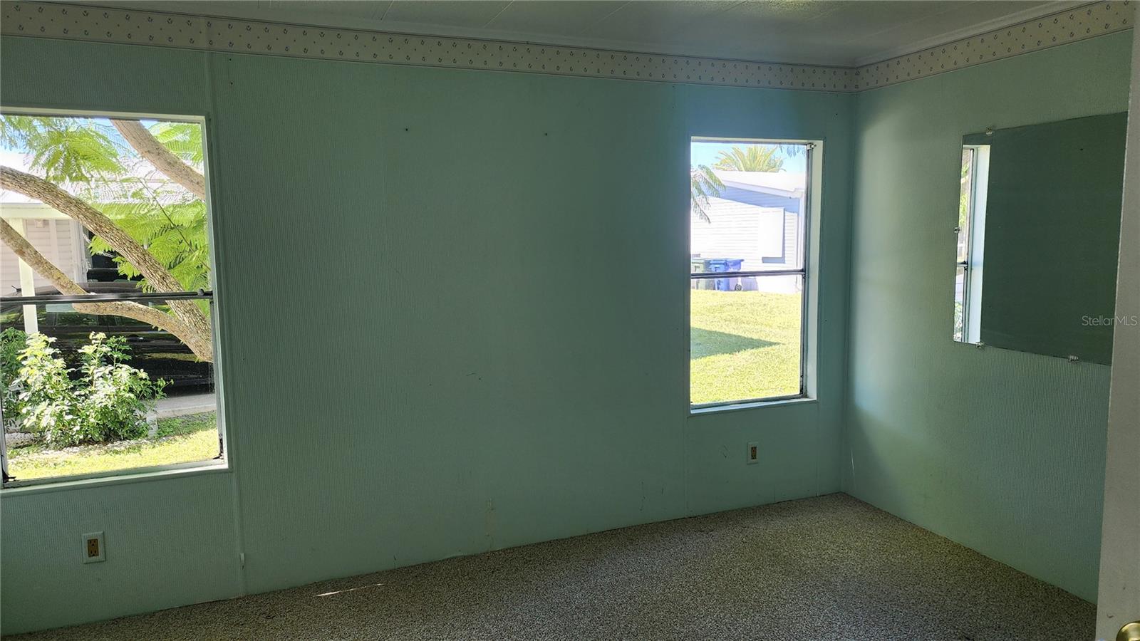 Image 20 of 37 For 15 Botany Bay Circle